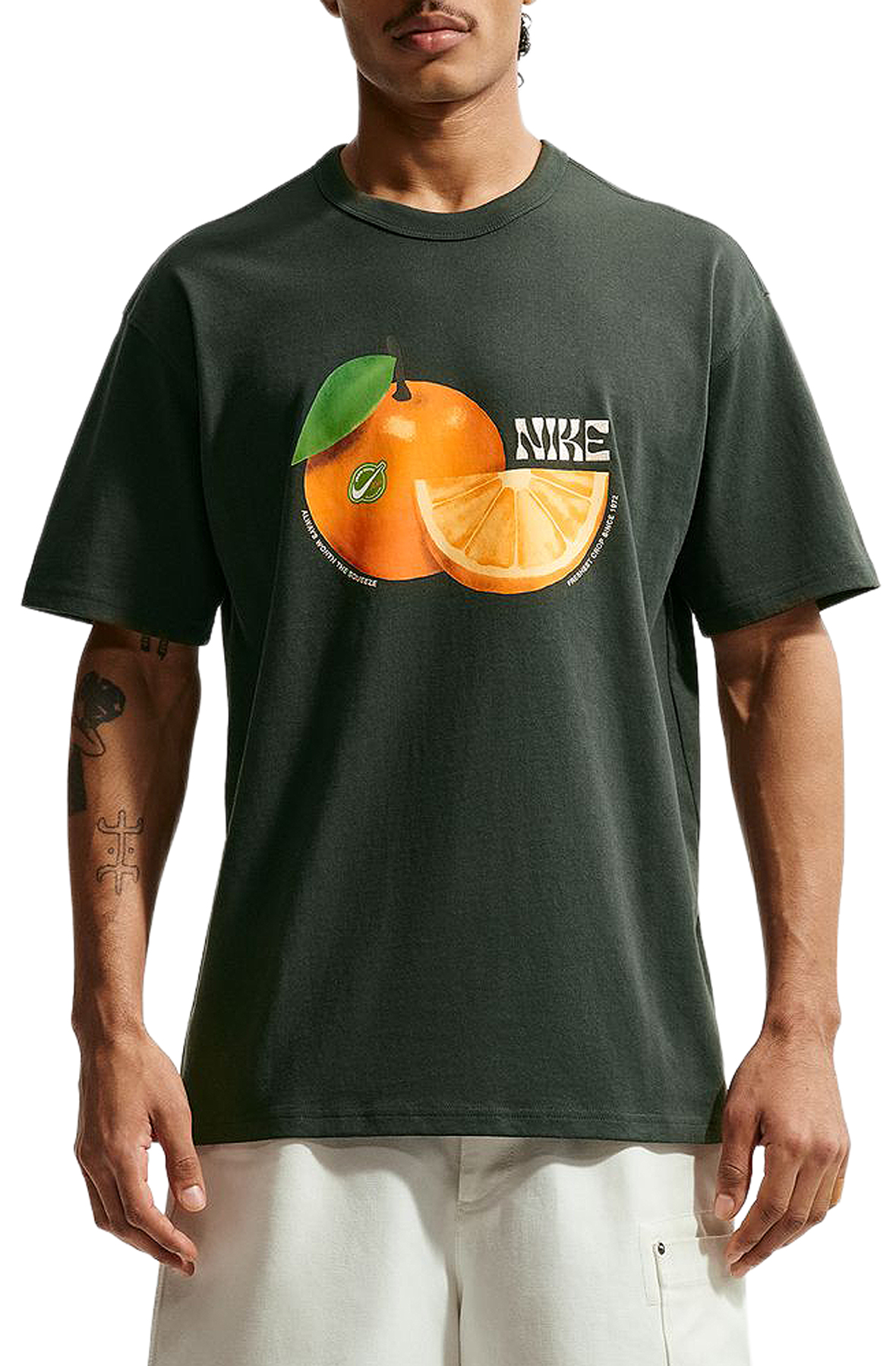NIKES.Tチャージ27cm NIKE Sportswear Premium Essentials T-Shirt IH1351 317 - Shiekh