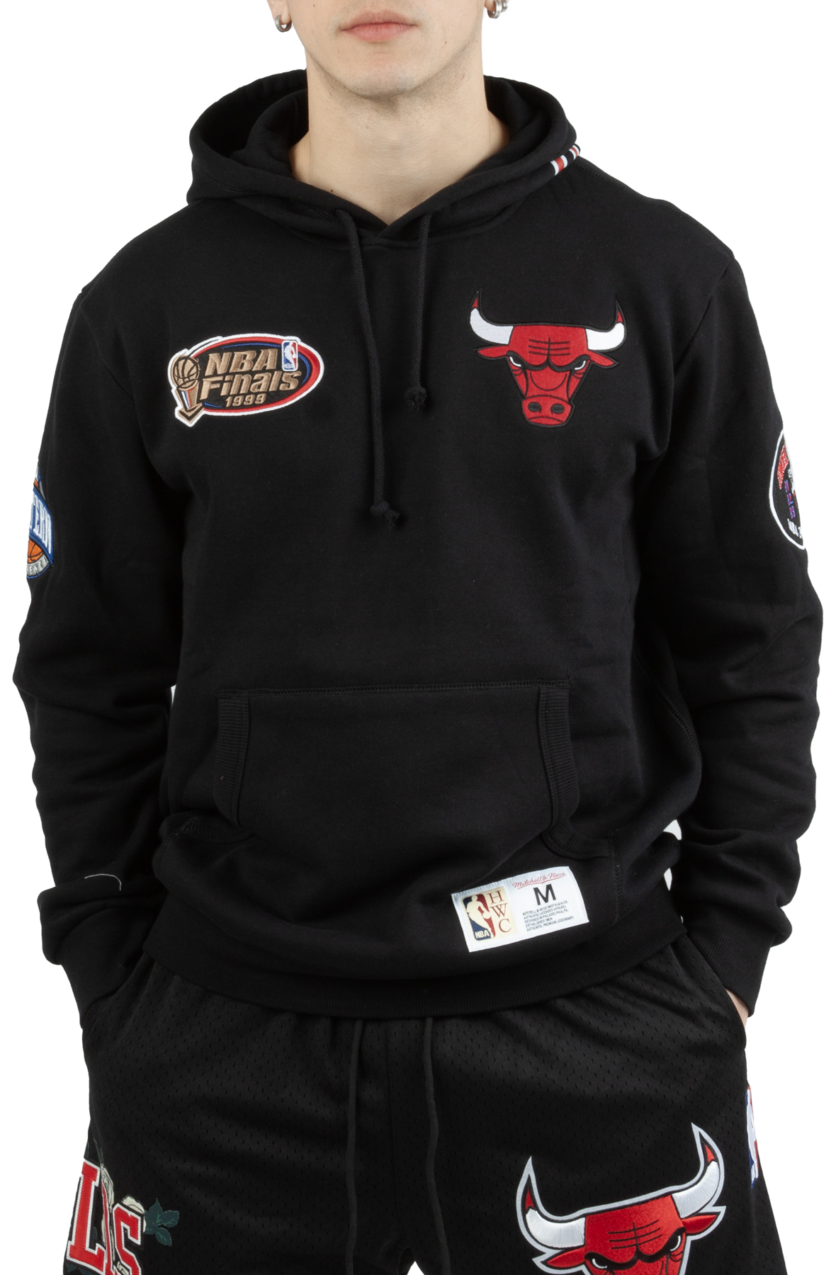Shop Mitchell & Ness Chicago Bulls City Collection Hoodie  FPHD4987-CBUYYPPPBLCK black | SNIPES USA