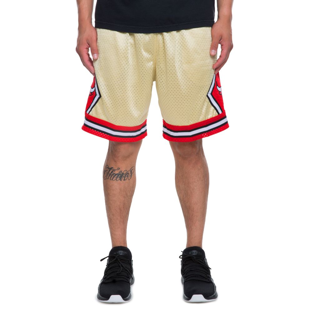 MEN'S MITCHELL & NESS CHICAGO BULLS SHORTS GOLD/RED