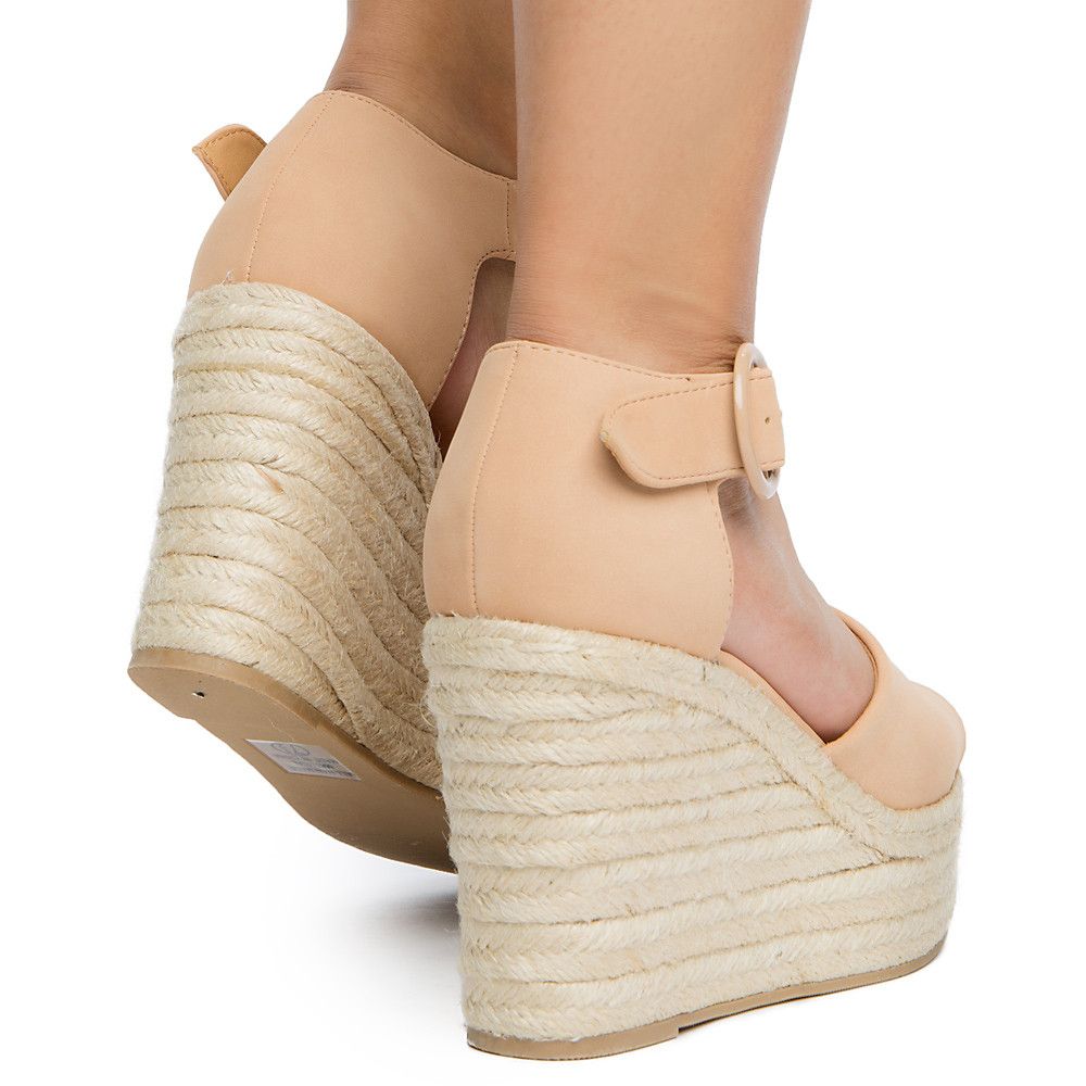closed heel sandals