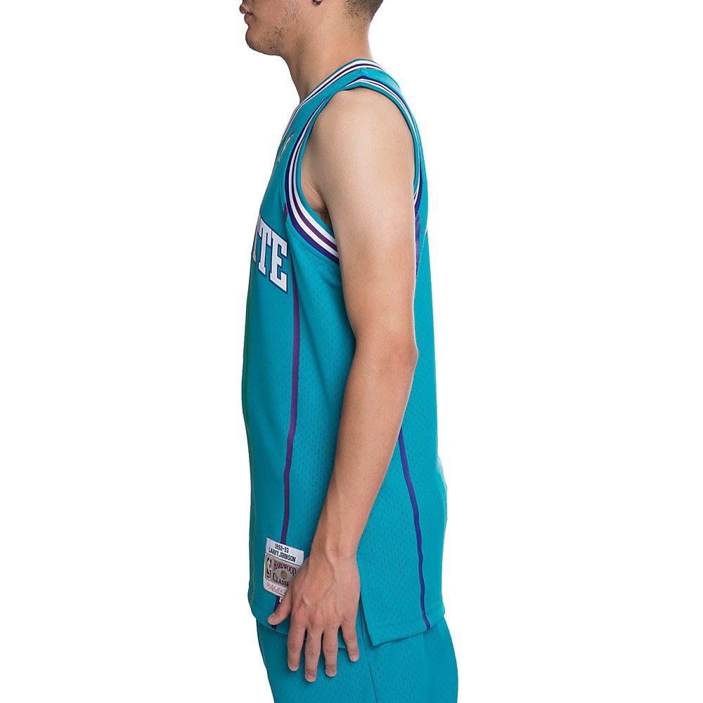 MITCHELL AND NESS Men's Hornets Larry Johnson Jersey 353J 3CT FGYLAJ - Shiekh MITCHELL AND NESS Men's Hornets Larry Johnson Jersey 353J 3CT FGYLAJ - Shiekh