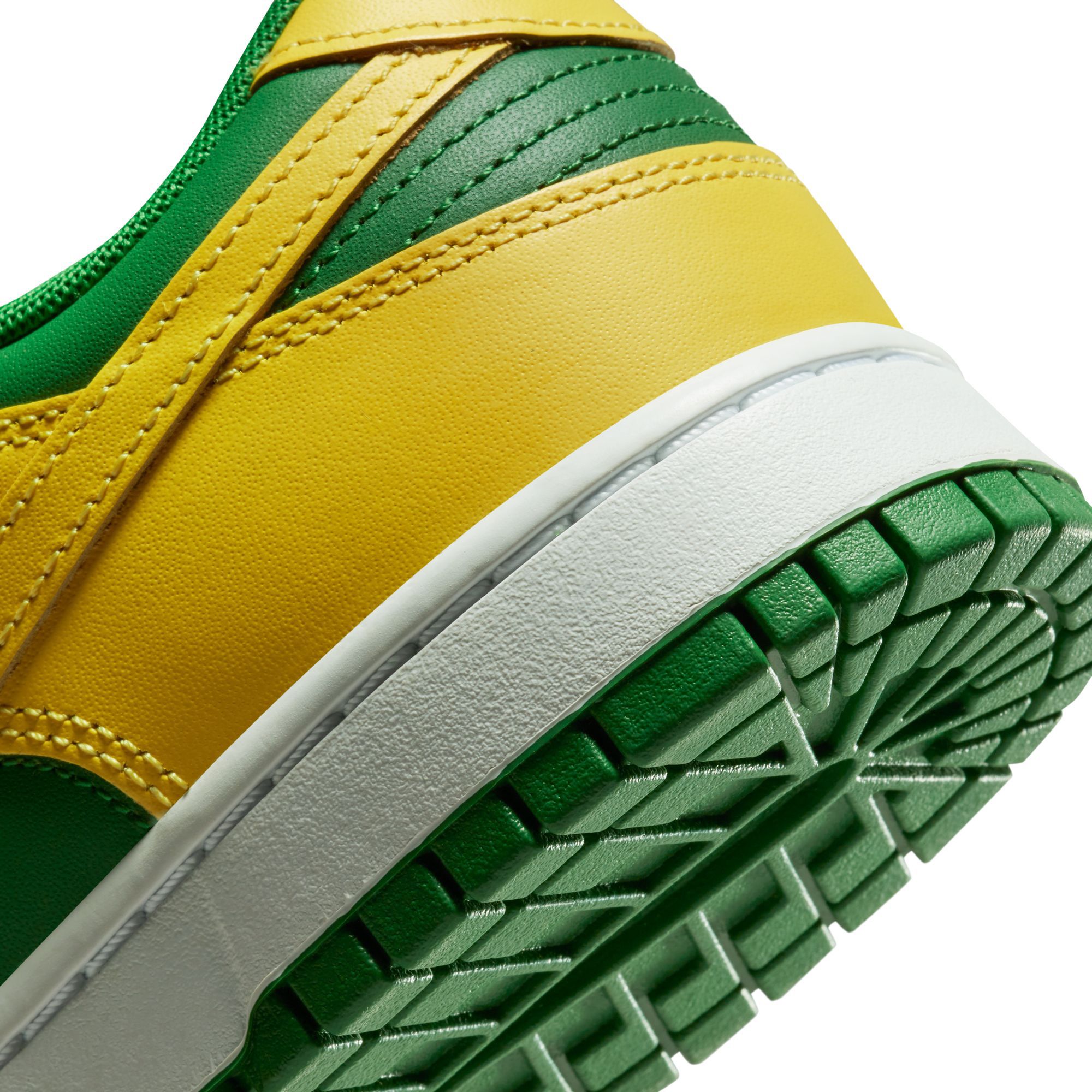 NIKE Dunk Low Retro DV0833 300 - Shiekh