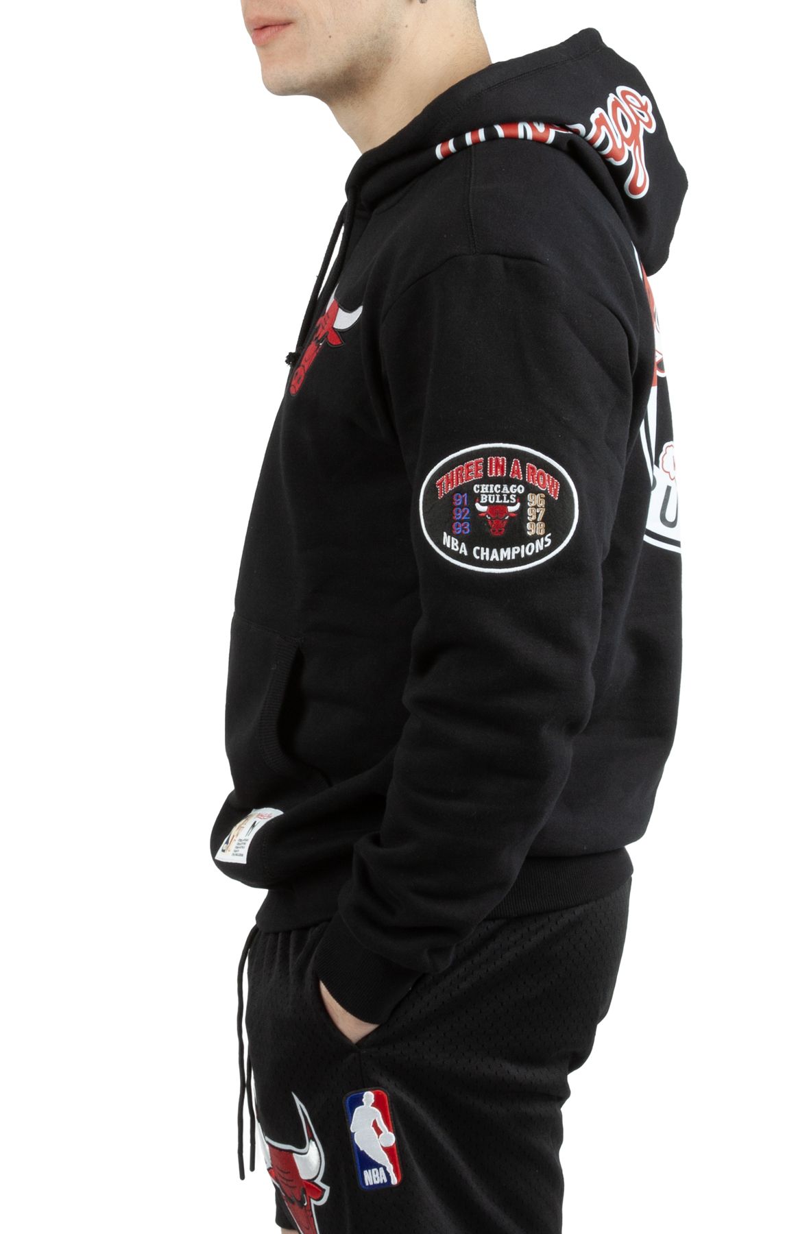 Shop Mitchell & Ness Chicago Bulls City Collection Hoodie  FPHD4987-CBUYYPPPBLCK black | SNIPES USA