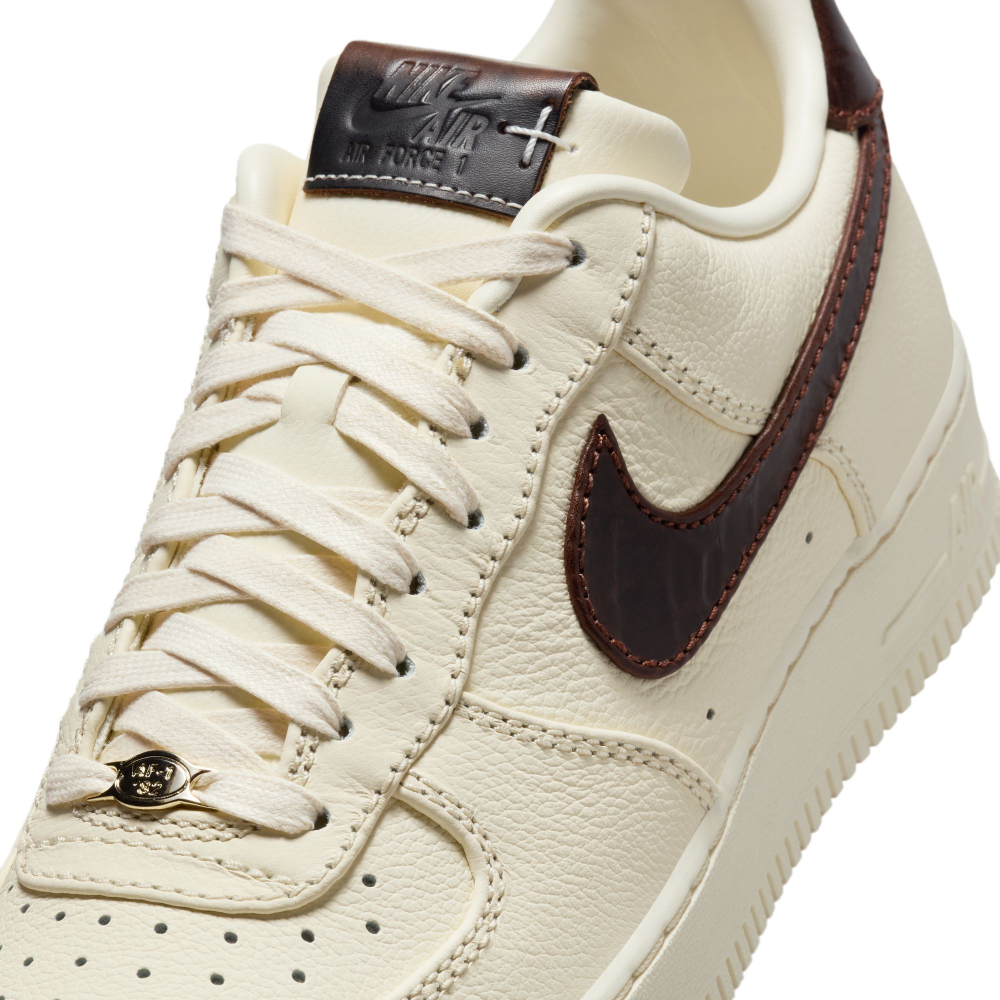 国内配送 NIKE AIR FORCE 1 '07 SOFT PEARL/GHOST NIKE Air Force 1 '07 IH7332 001 - Shiekh