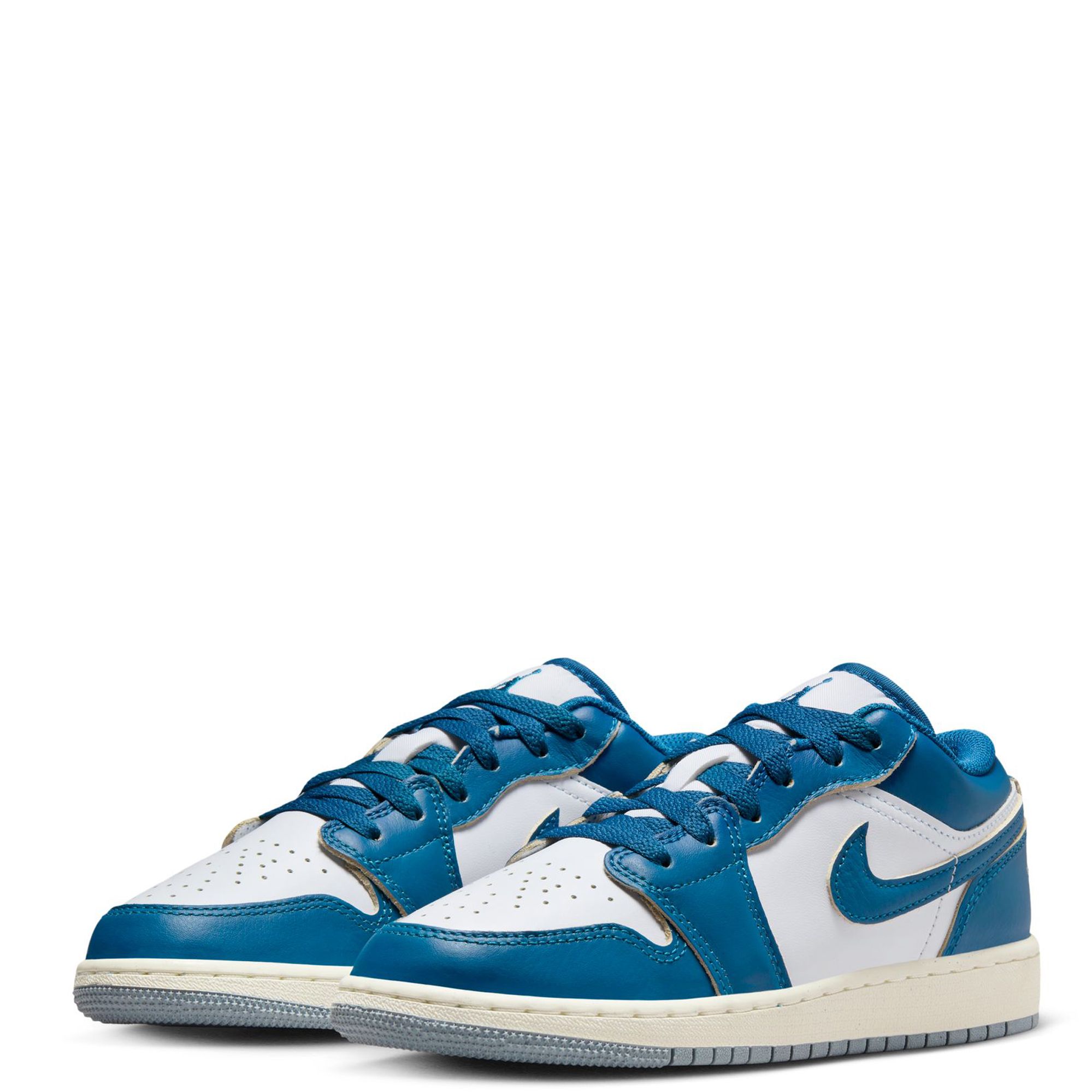 GRADE SCHOOL AIR JORDAN 1 LOW SE FN9137 141