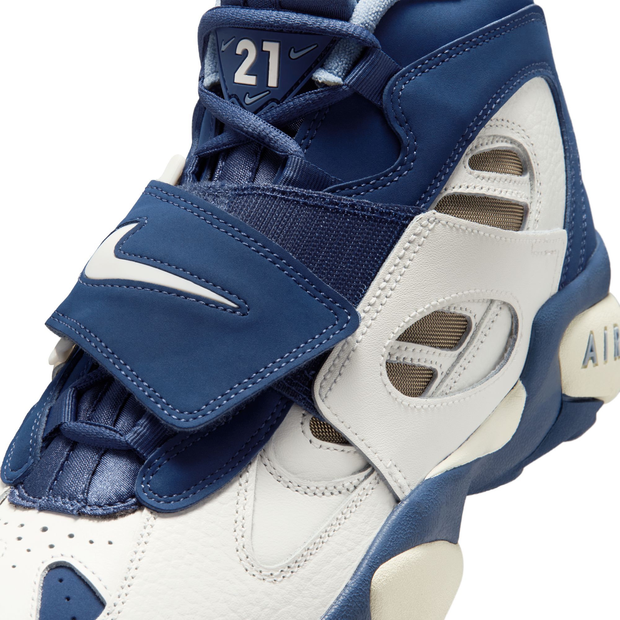 NIKE Air Diamond Turf II 
