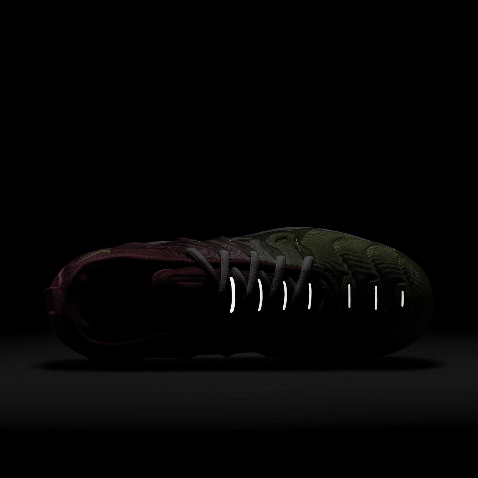 volt hyper pink vapormax