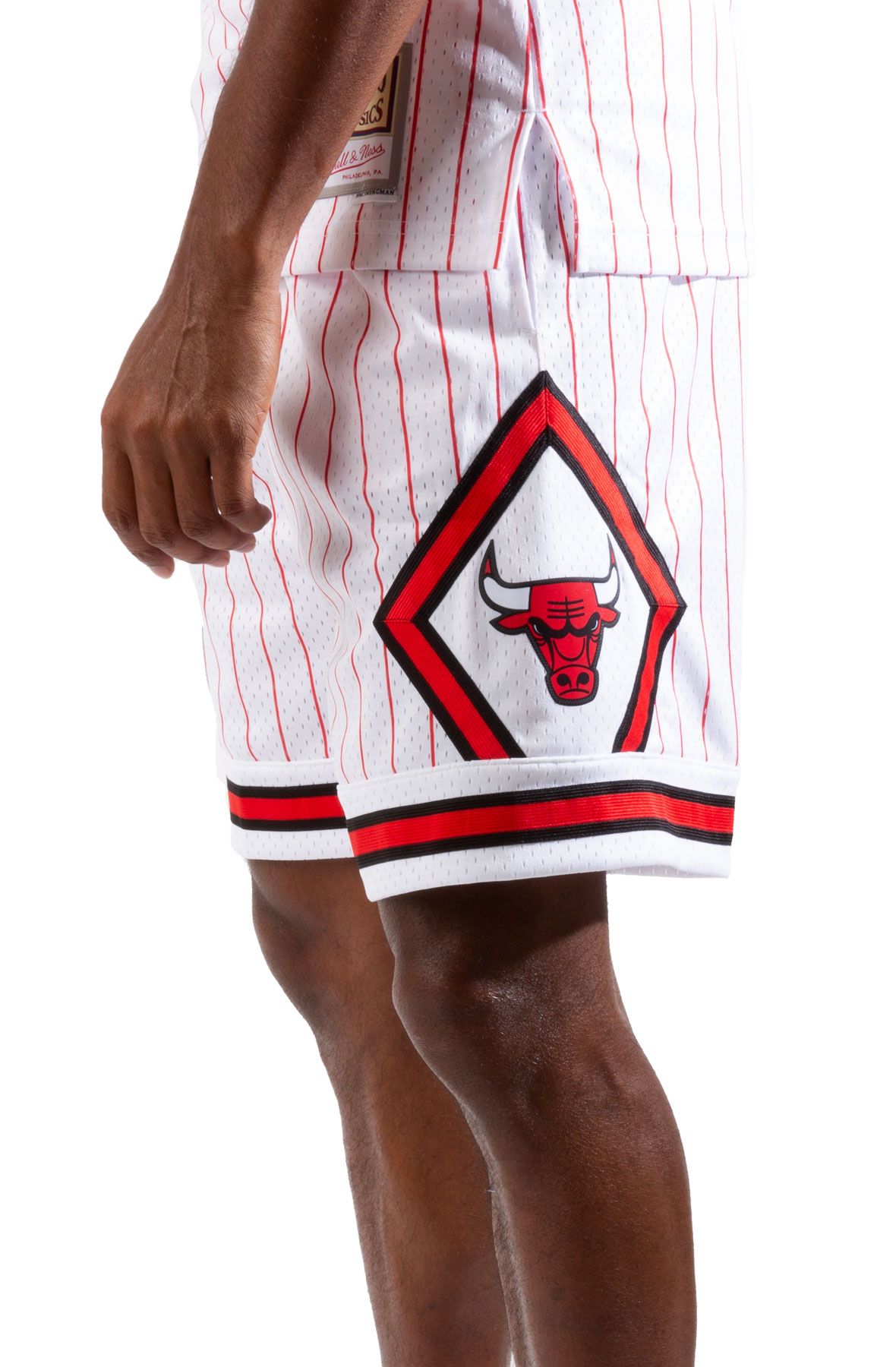 Mitchell & Ness Mens NBA Chicago Bulls Reload Swingman Shorts  SMSHCP19266-CBUWHIT95 White