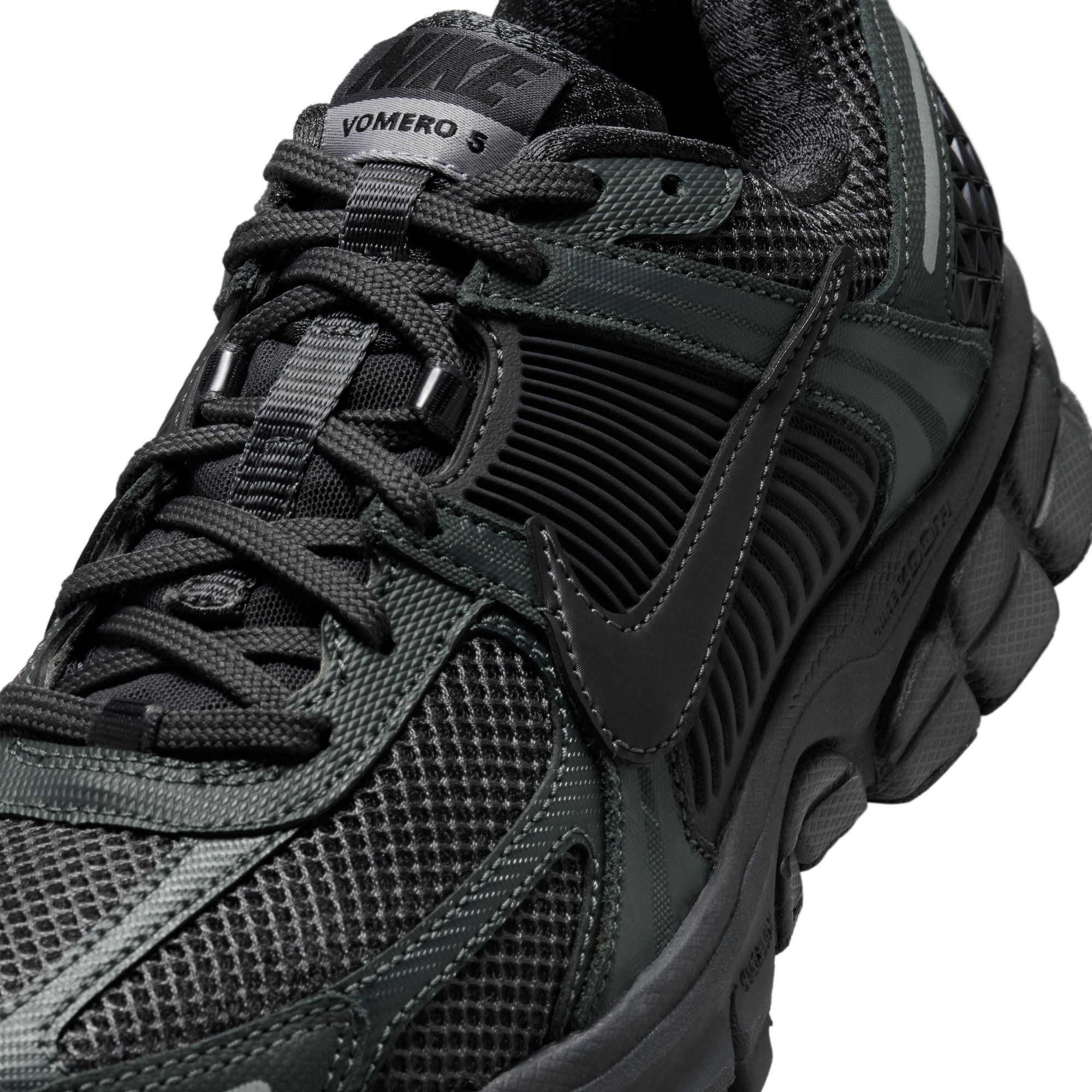 【NIKE】◆Zoom Vomero 5 Black◆FQ7079-002◆ Nike Women's Zoom Vomero 5 'Triple Black' – Puffer Reds