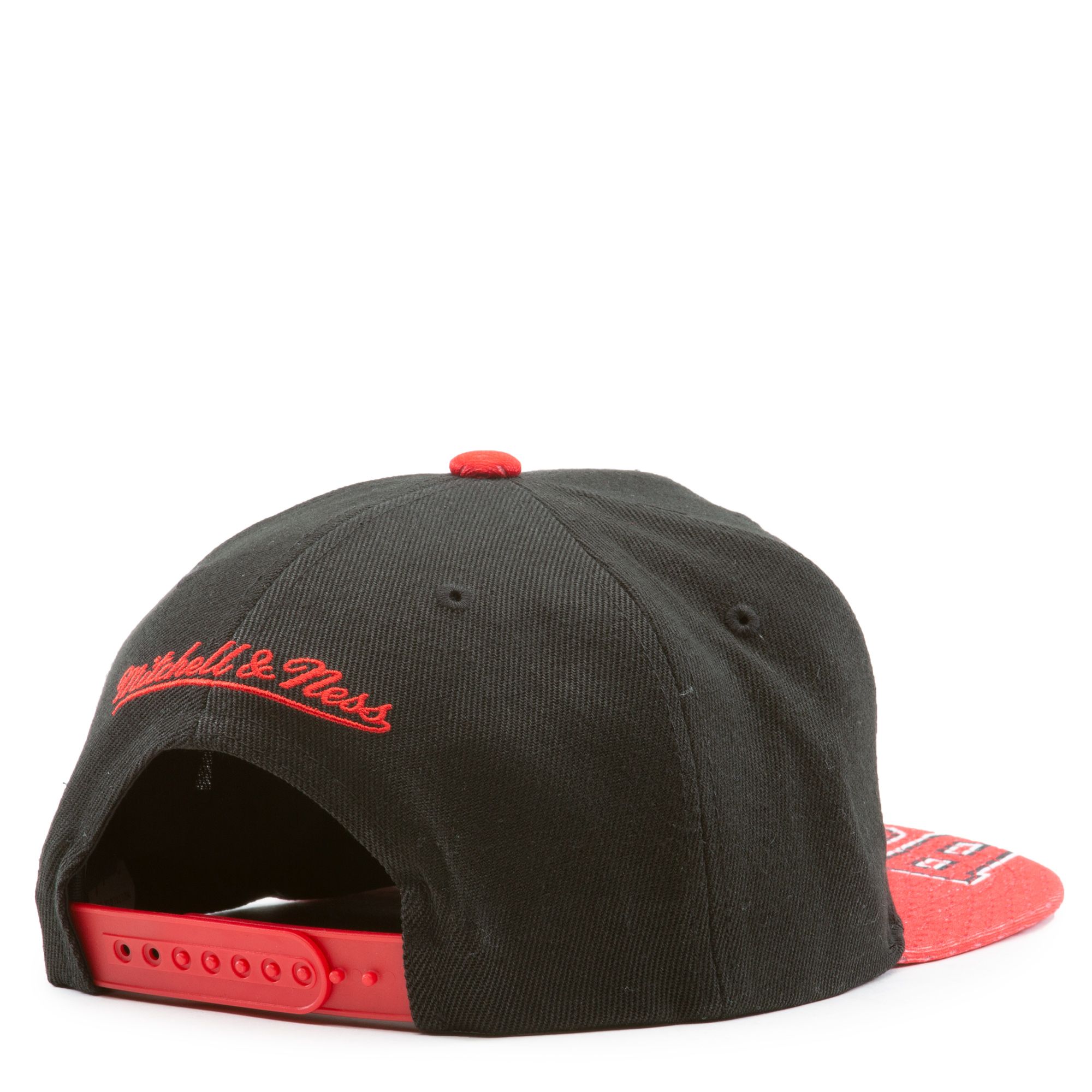 Mitchell & Ness Chicago Bulls Snapback Hat - Black/Red/Script/Satin -  Basketball Cap for Men : Clothing, Shoes & Jewelry 