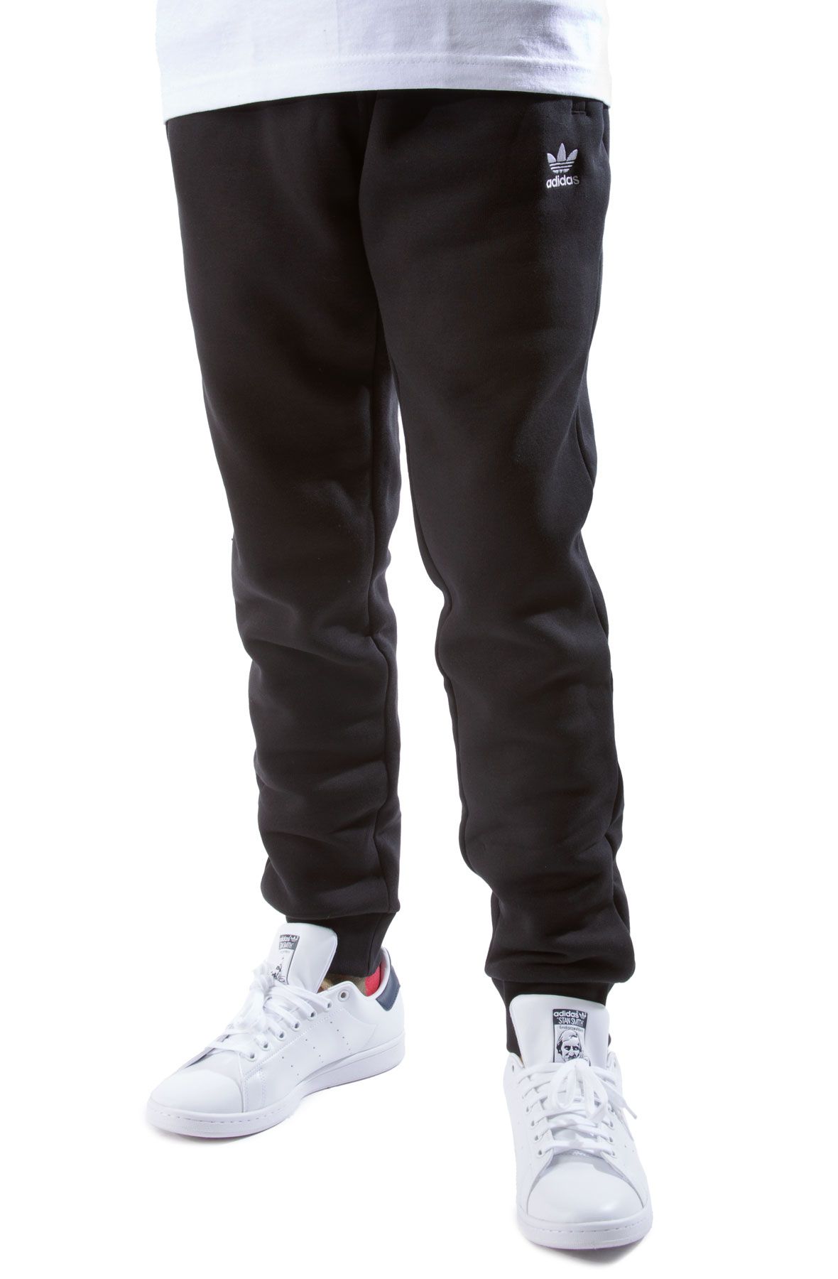 Adidas trefoil hot sale joggers black