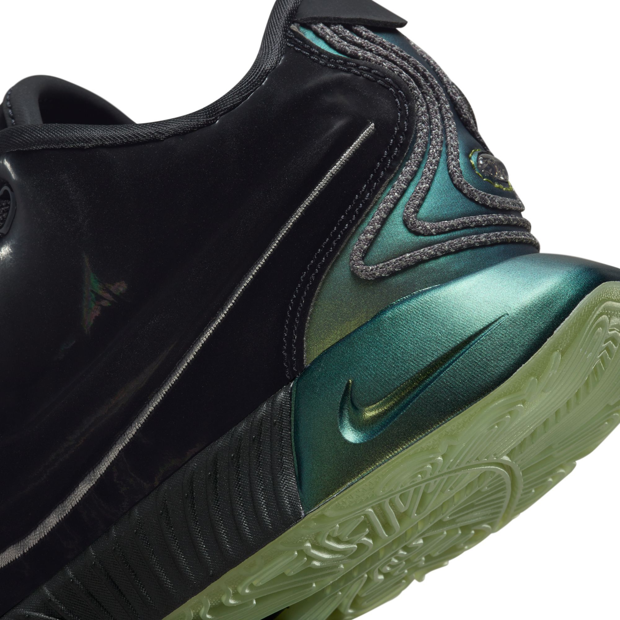 NIKE Grade School LeBron XXI 