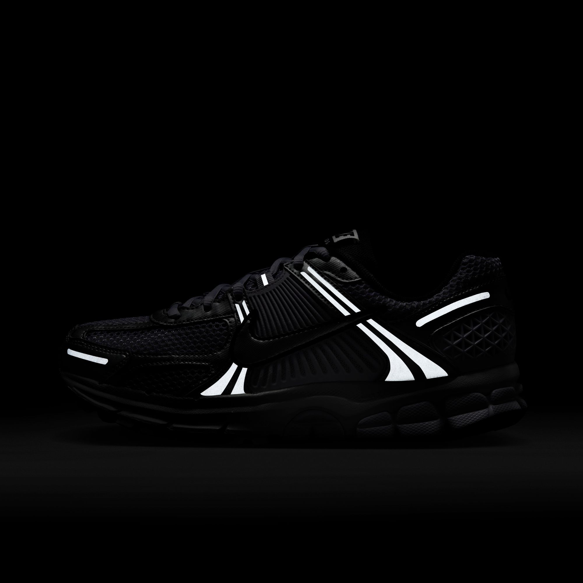 NIKE Women's Vomero 5 IB7253 500 - Shiekh