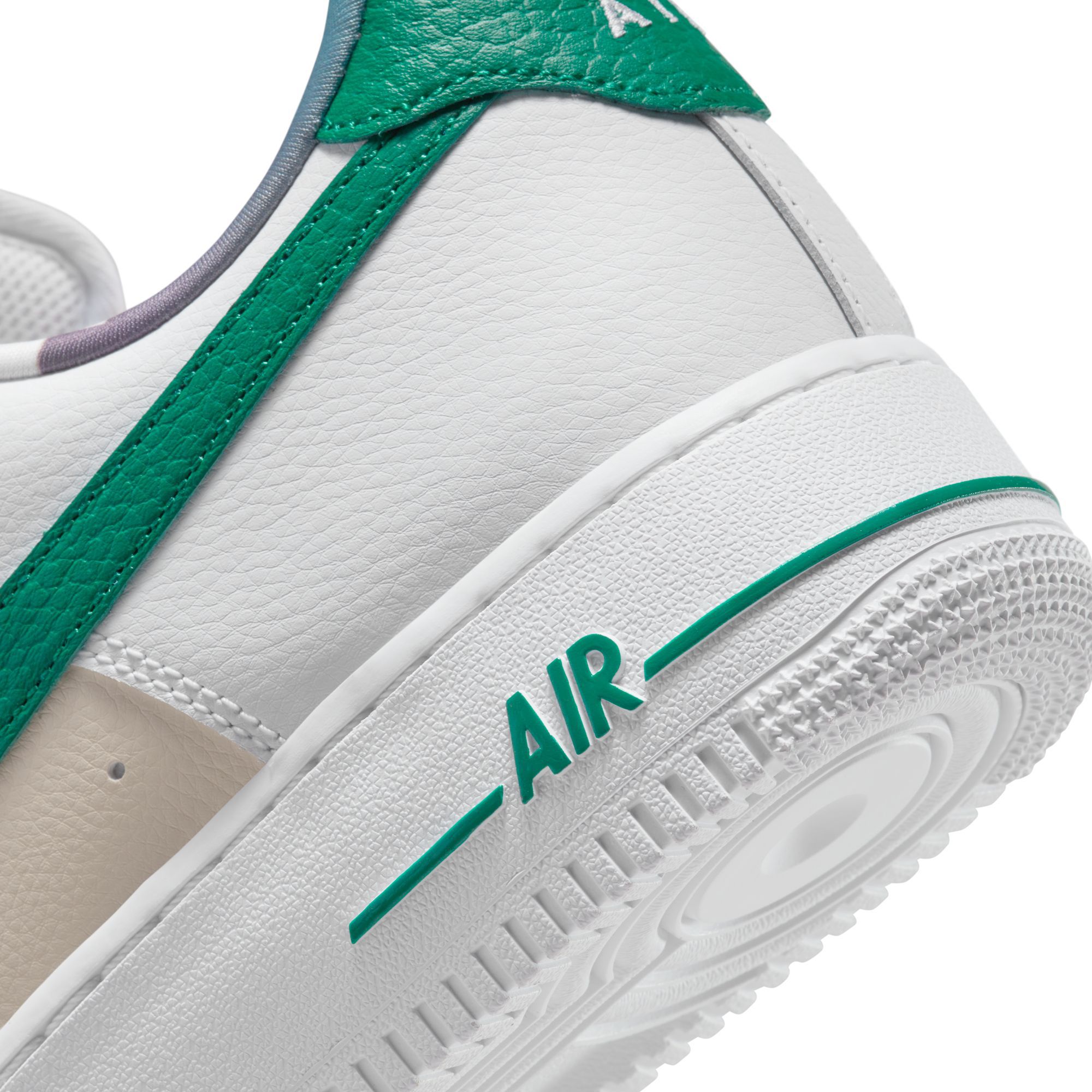 NEW Nike Men's SIZE 10.5 Air Force 1 07 LV8 Malachite White Green AF1  DM0109-100