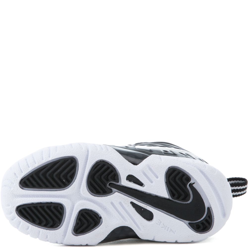 nike little posite one black and white