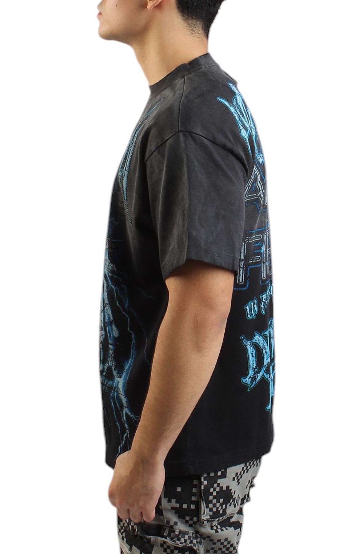 FIRST ROW WAKE UP AND BE FIERCE LIGHTNING SKULL WASHED T-SHIRT