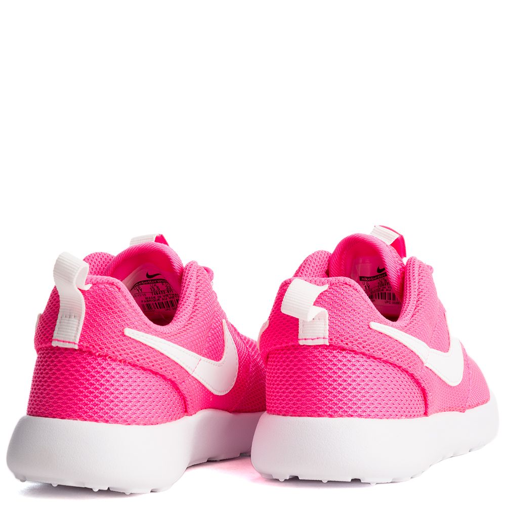hot pink nike roshe