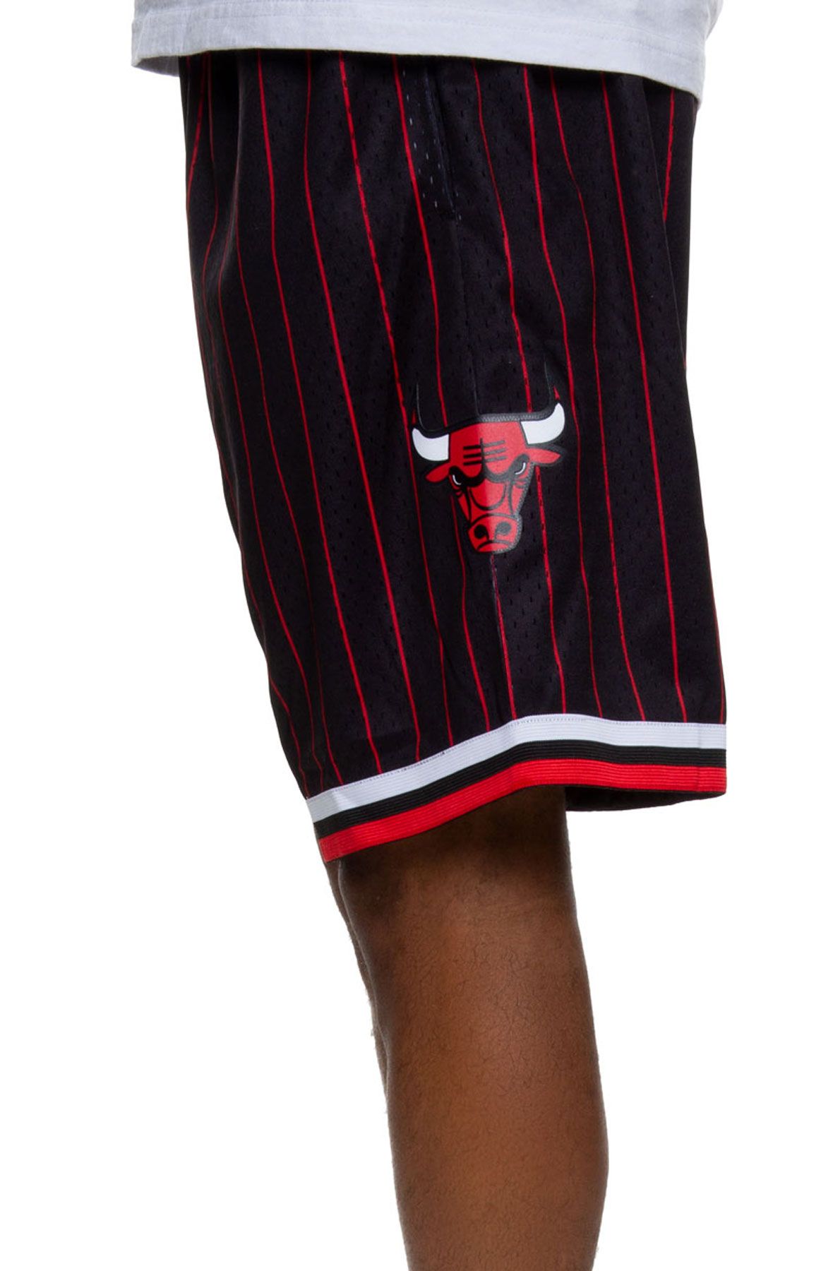 Mitchell+%26+Ness+Chicago+Bulls+1996+Black+Pin+Stripe+Swingman+Shorts+Size+Medium  for sale online