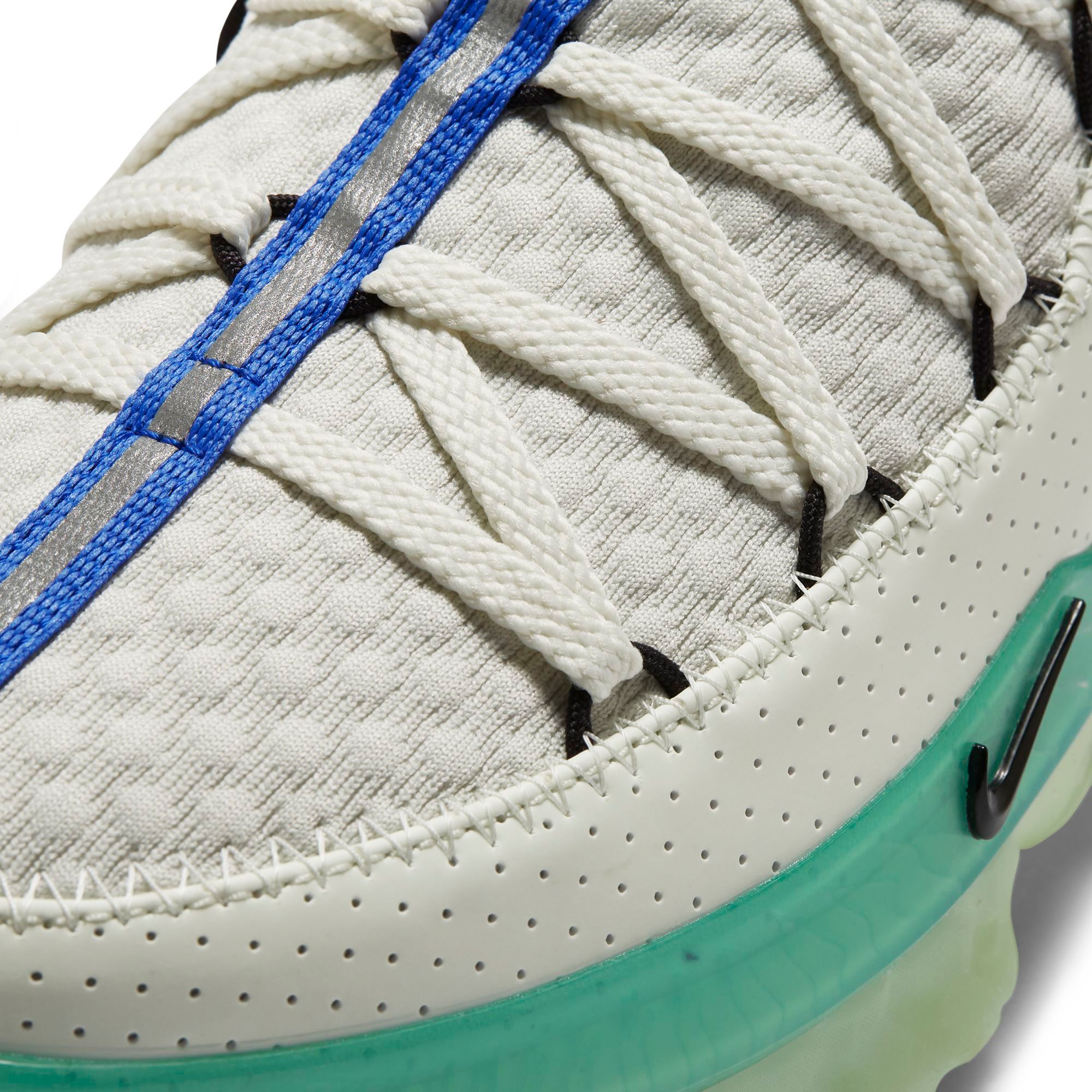 NIKE LeBron 17 Low CD5007 005 - Shiekh