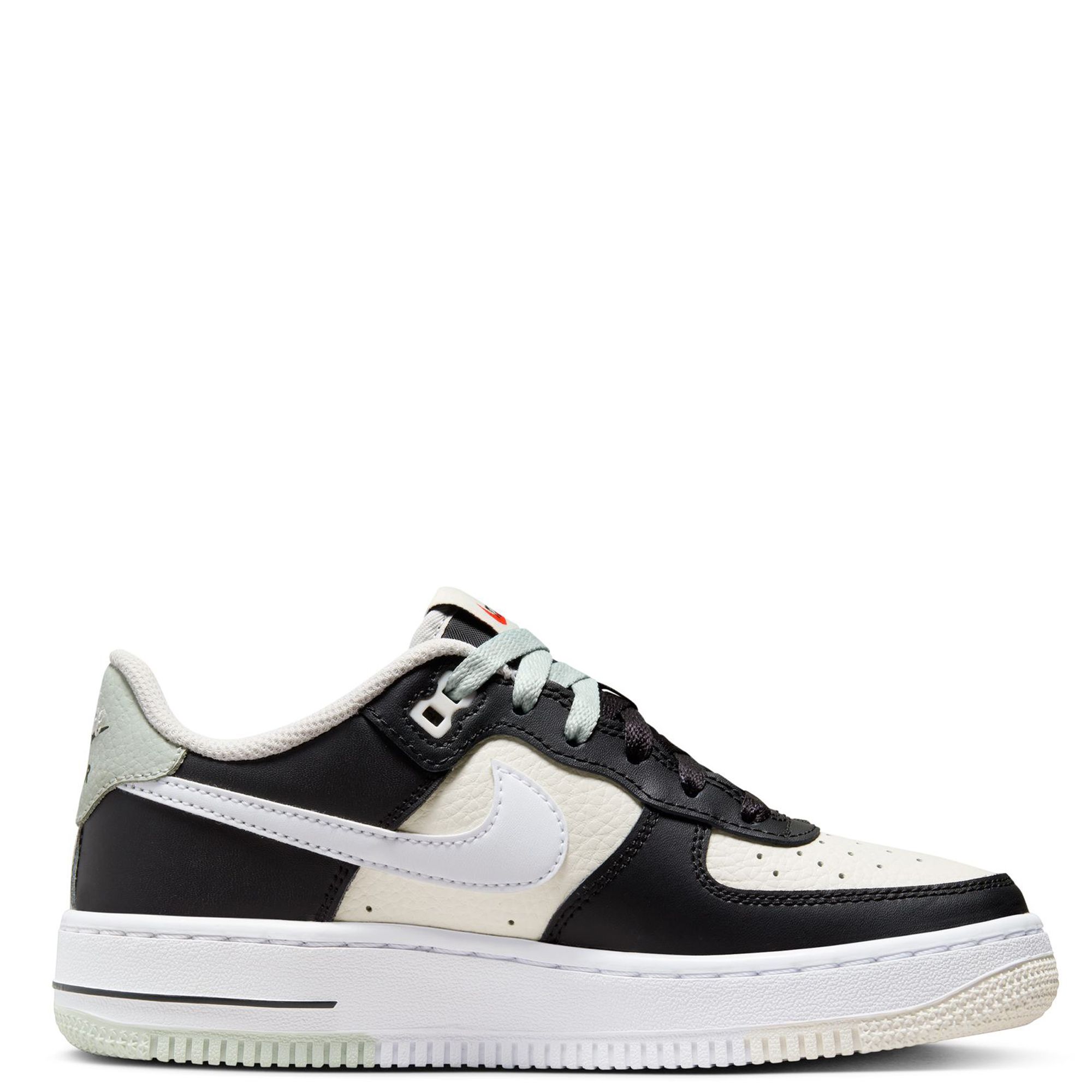 air force 1 lv8 black and white