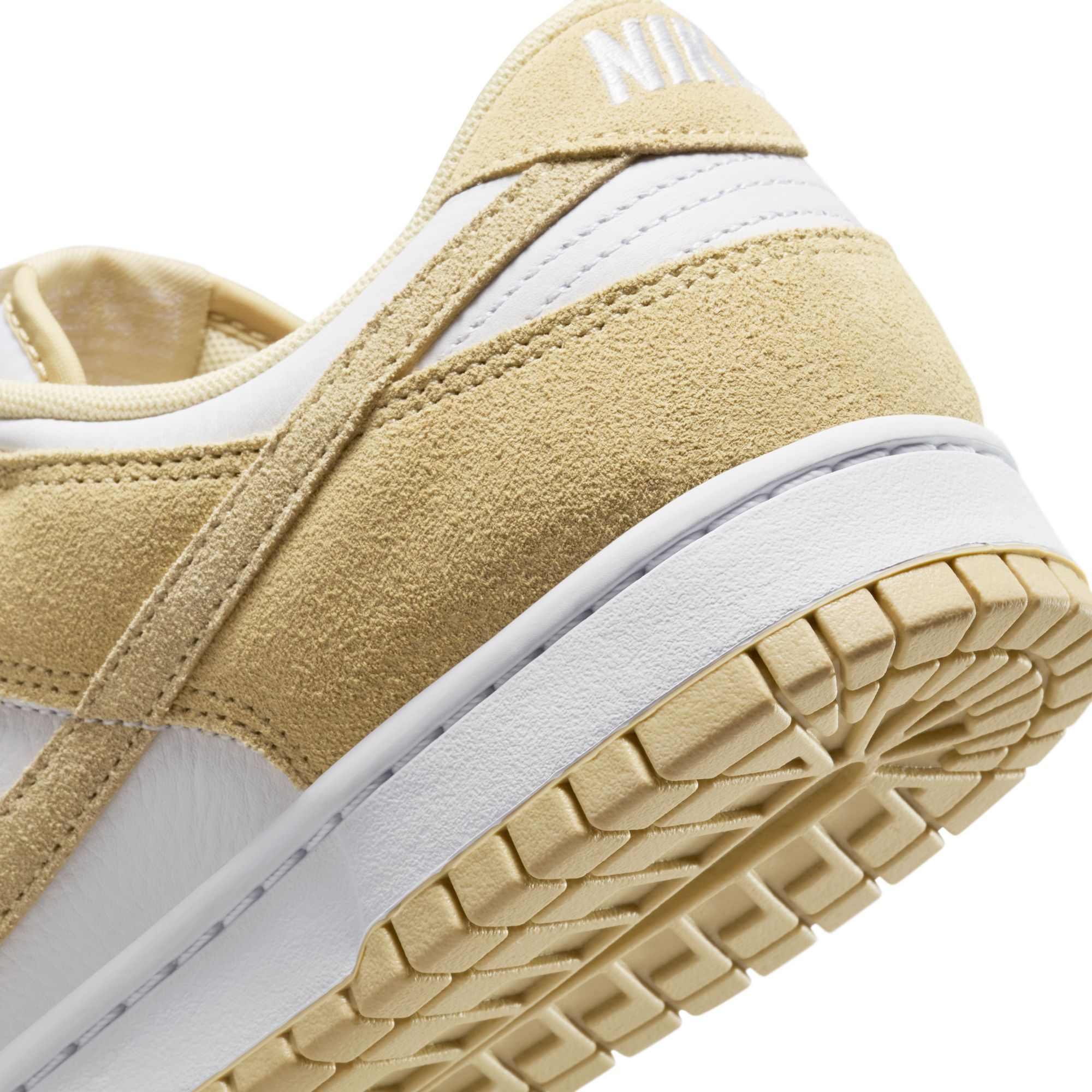 NIKE Dunk Low Retro SE Leather/Suede FQ8249 102 - Shiekh