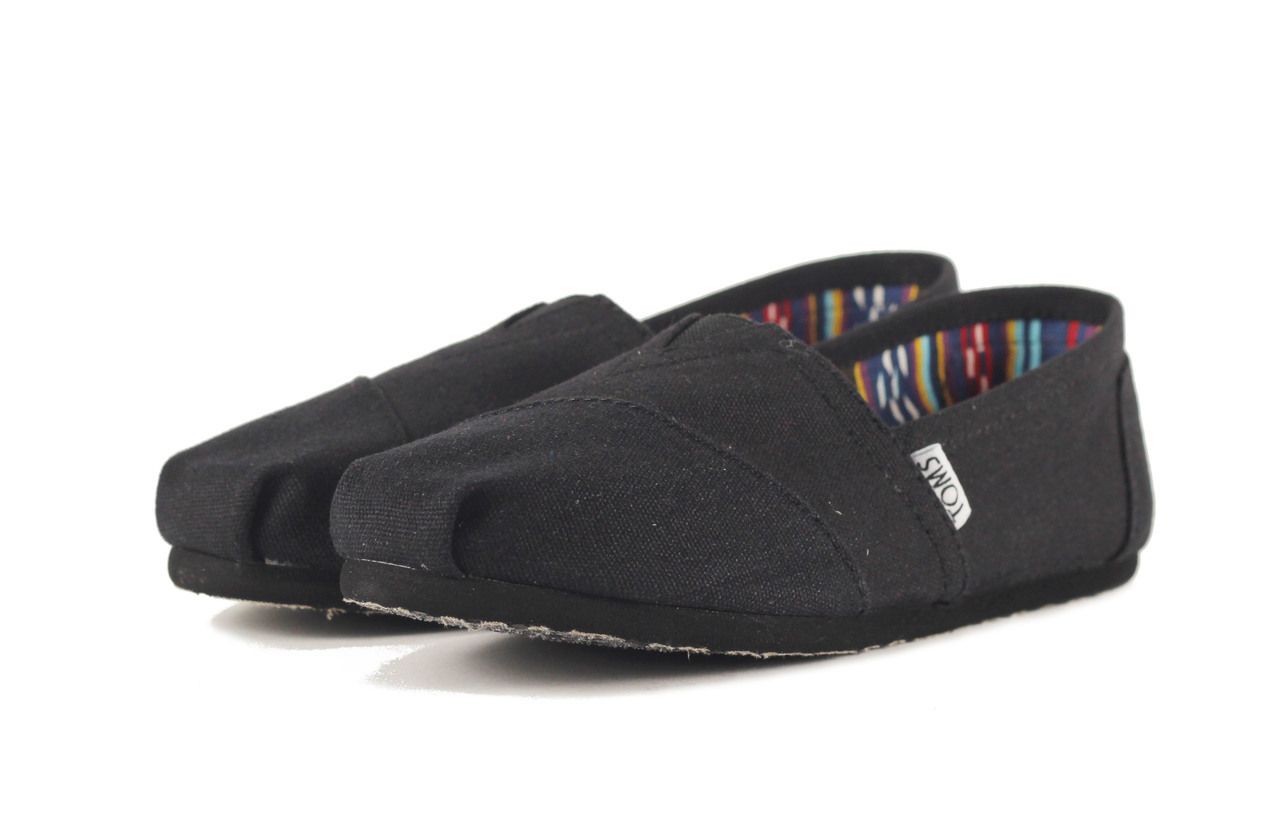 toms classic black canvas