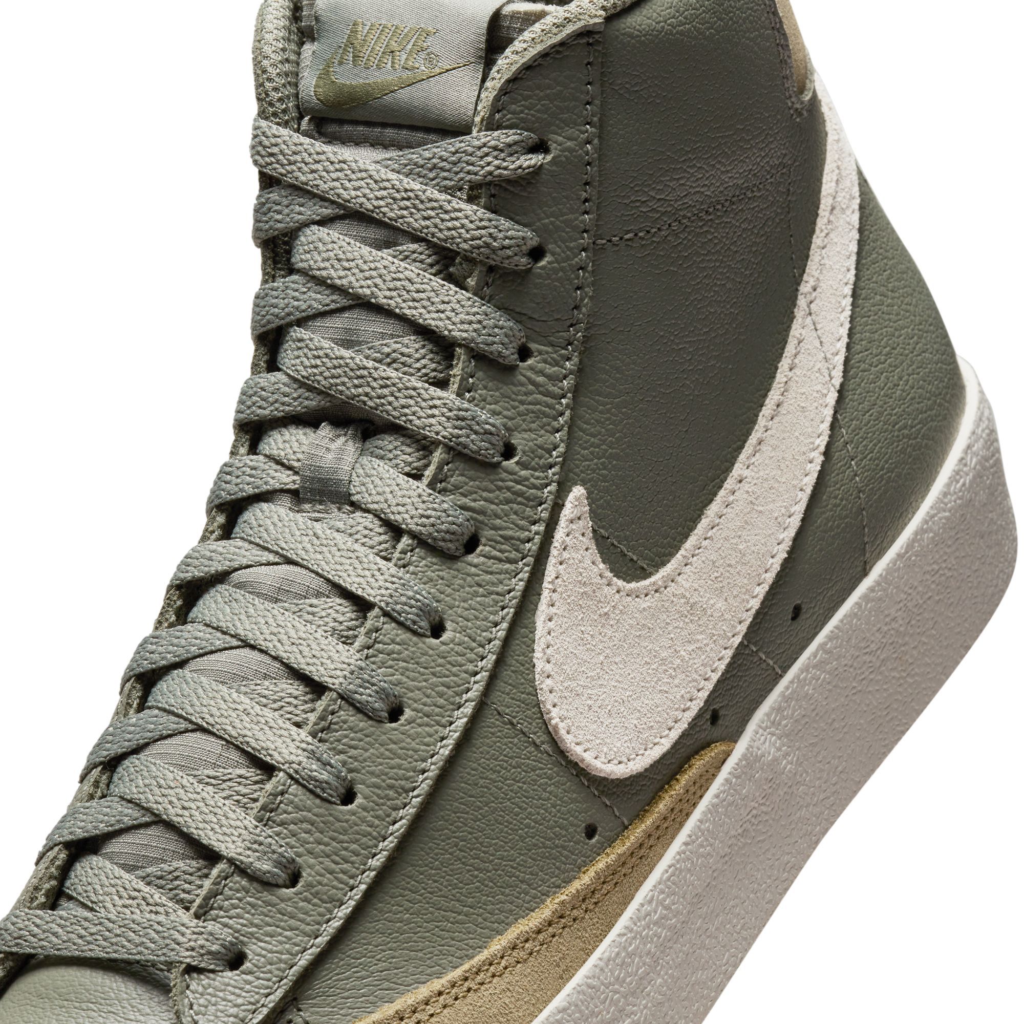 NIKE Blazer Mid '77 Premium FZ1671 001 - Shiekh NIKE Blazer Mid '77 Premium FZ1671 001 - Shiekh