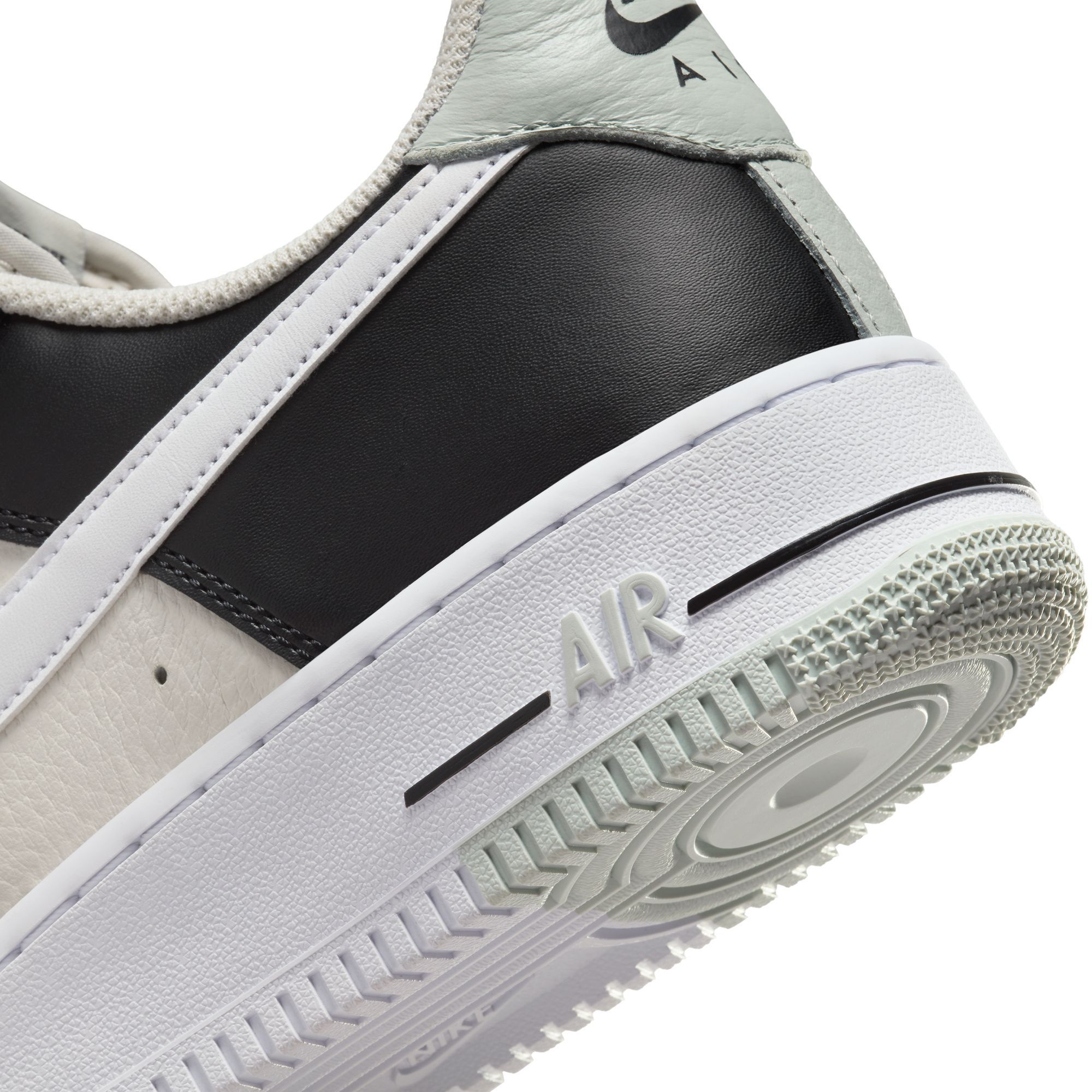Kids' Nike Air Force 1 LV8 Shoes 6.5 Black/Light Silver/Phantom