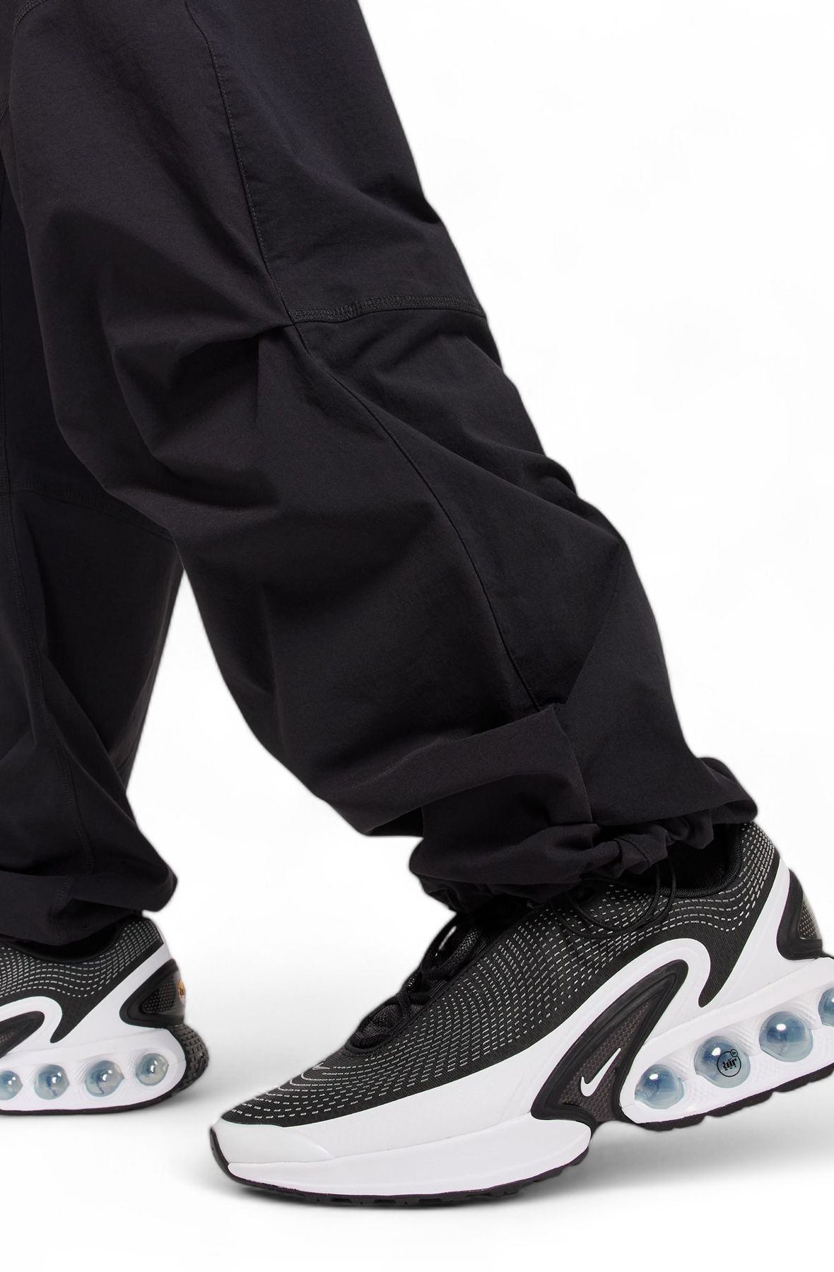 NIKE Men's Woven Oversized Pants HM7158 010 - Shiekh