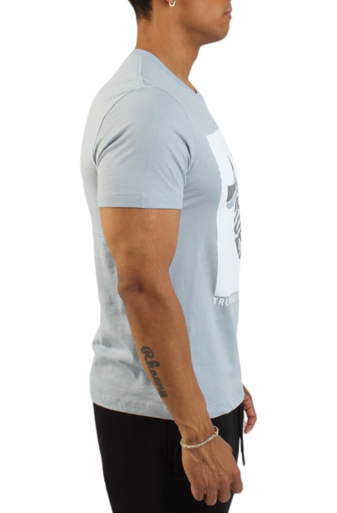 TRUE RELIGION Warped Horseshoe Logo T-shirt 108196-4542 - Shiekh TRUE RELIGION Warped Horseshoe Logo T-shirt 108196-4542 - Shiekh