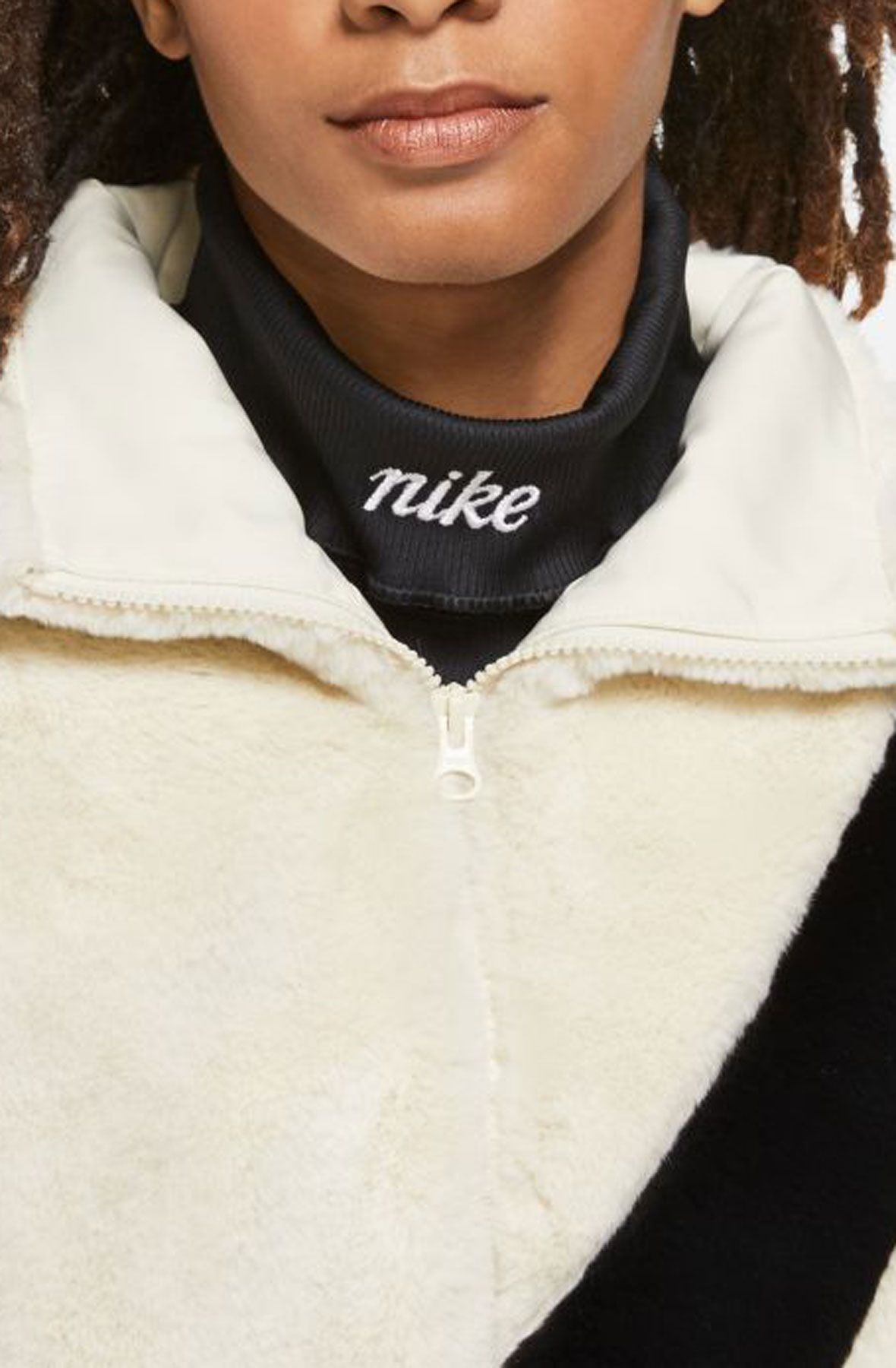nsw plush faux fur jacket in black & fossil nike
