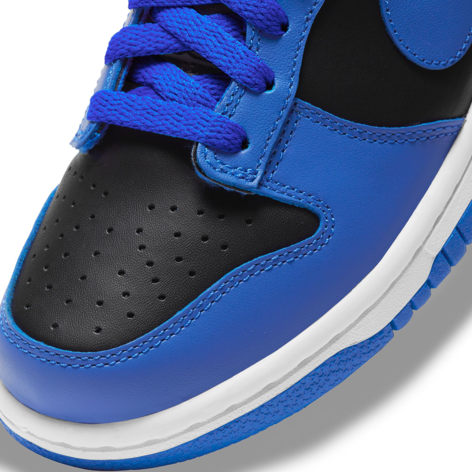 NIKE Grade School Dunk Low CW1590 001 Shiekh