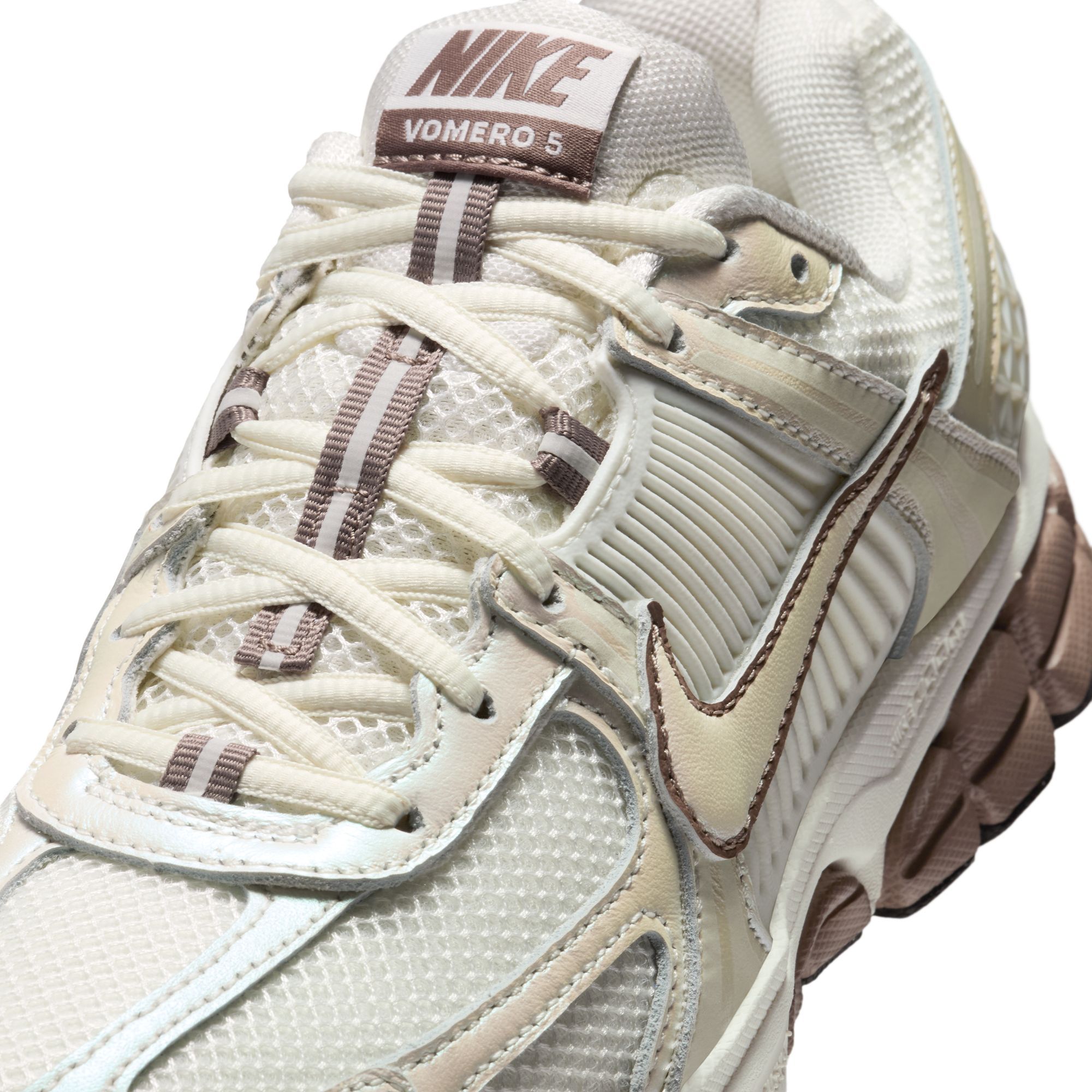 NIKE Women's Zoom Vomero 5 IB8129 133 - Shiekh