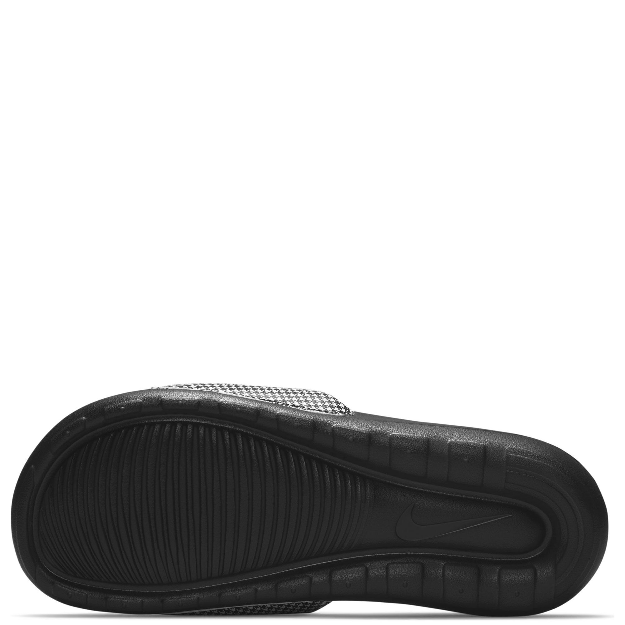 NIKE Victori One CN9676 009 - Shiekh