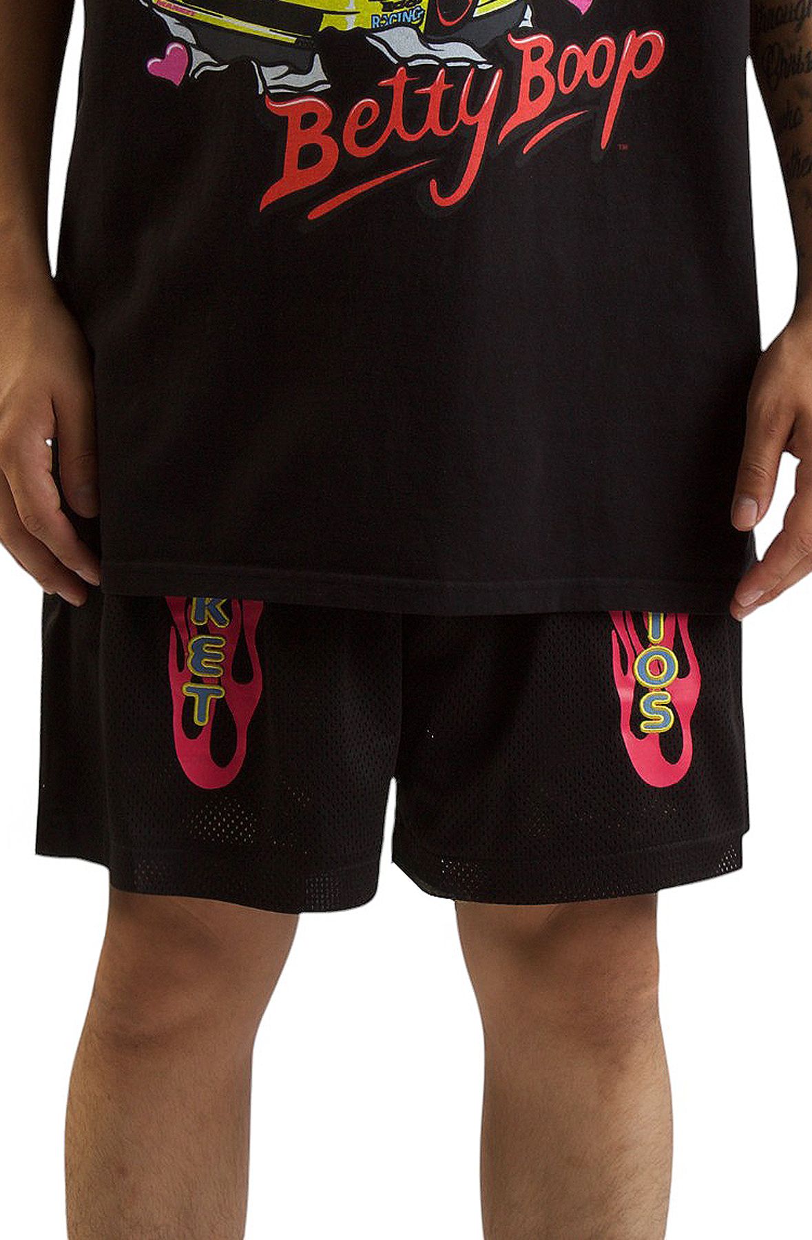 タグ付未使用★V12 BOX LOGO SHORTS ショートパンツ XXL 黒 タグ付未使用☆V12 BOX LOGO SHORTS ショートパンツ XXL 黒 タグ付未