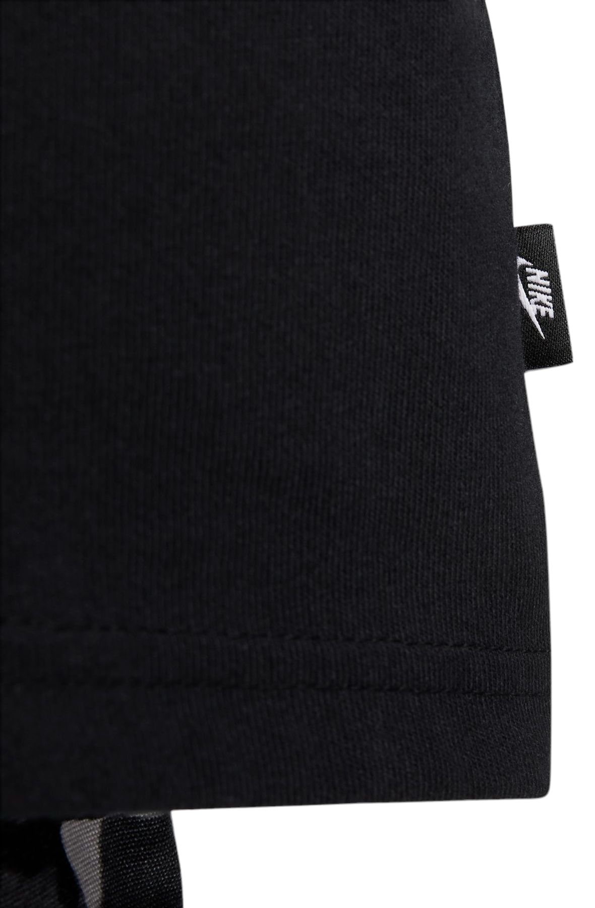 NIKE Sportswear Premium Essentials Long-Sleeve Pocket T-Shirt