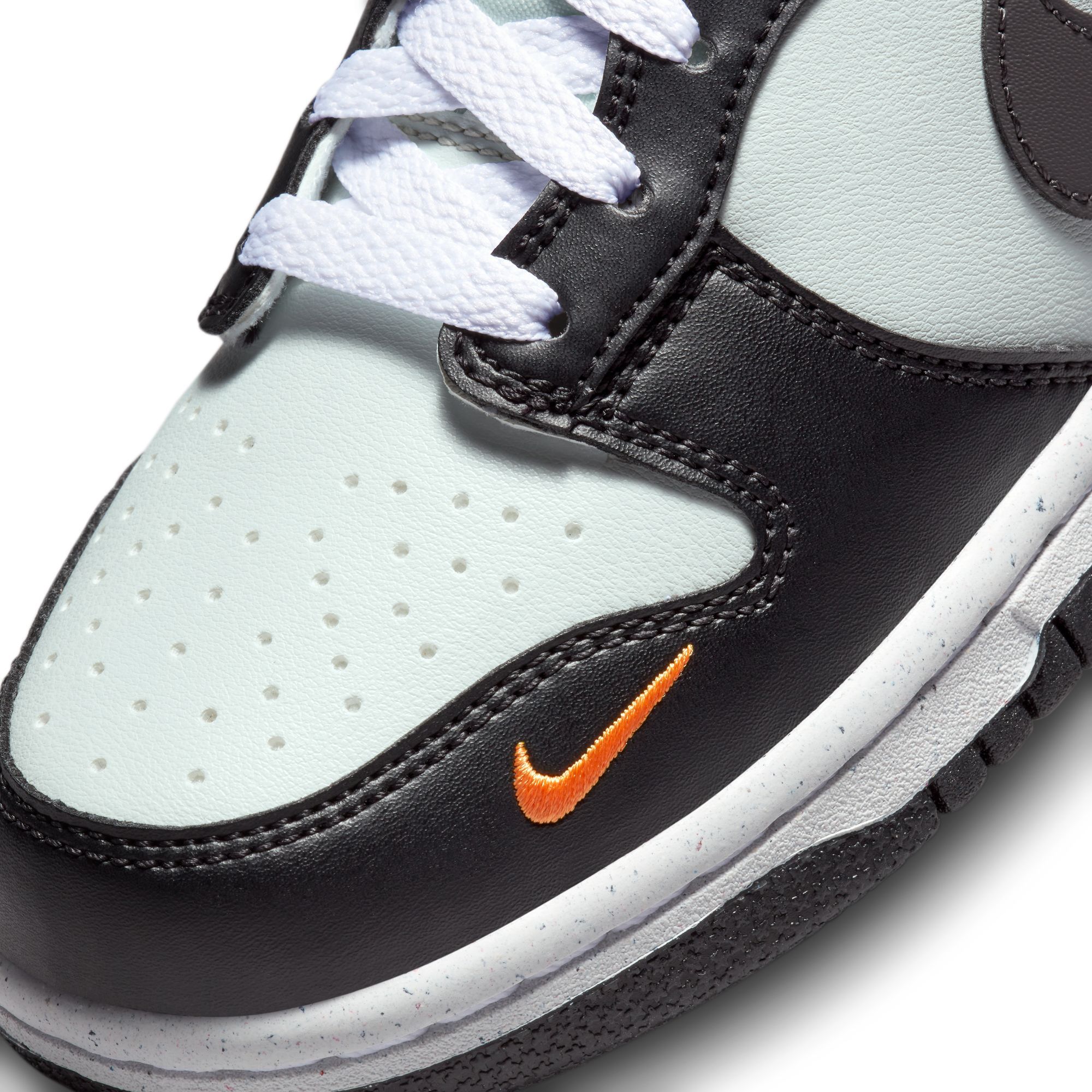 NIKE Grade School Dunk Low FN7784 001 - Shiekh