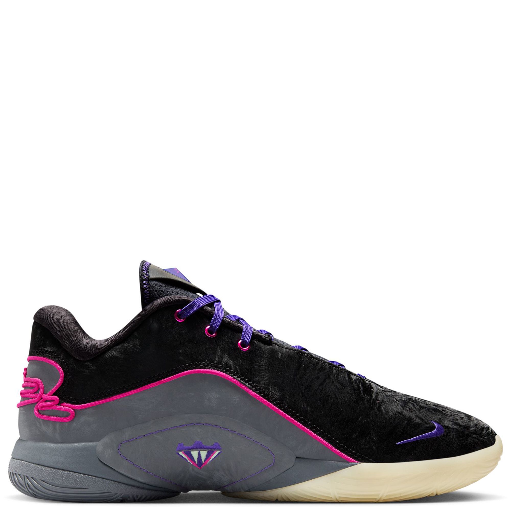 NIKE LeBron XXII 