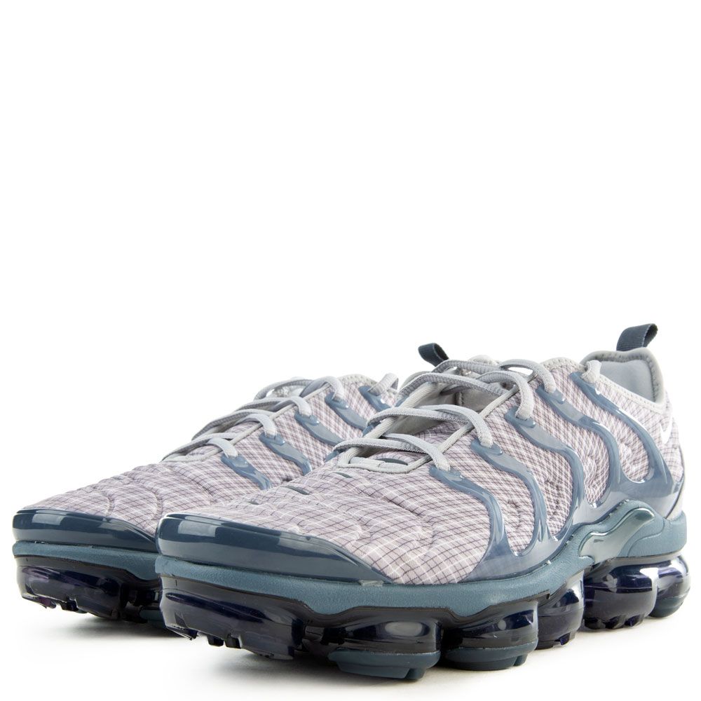 Vapormax Plus Petal Dust With images Sneakers Cute