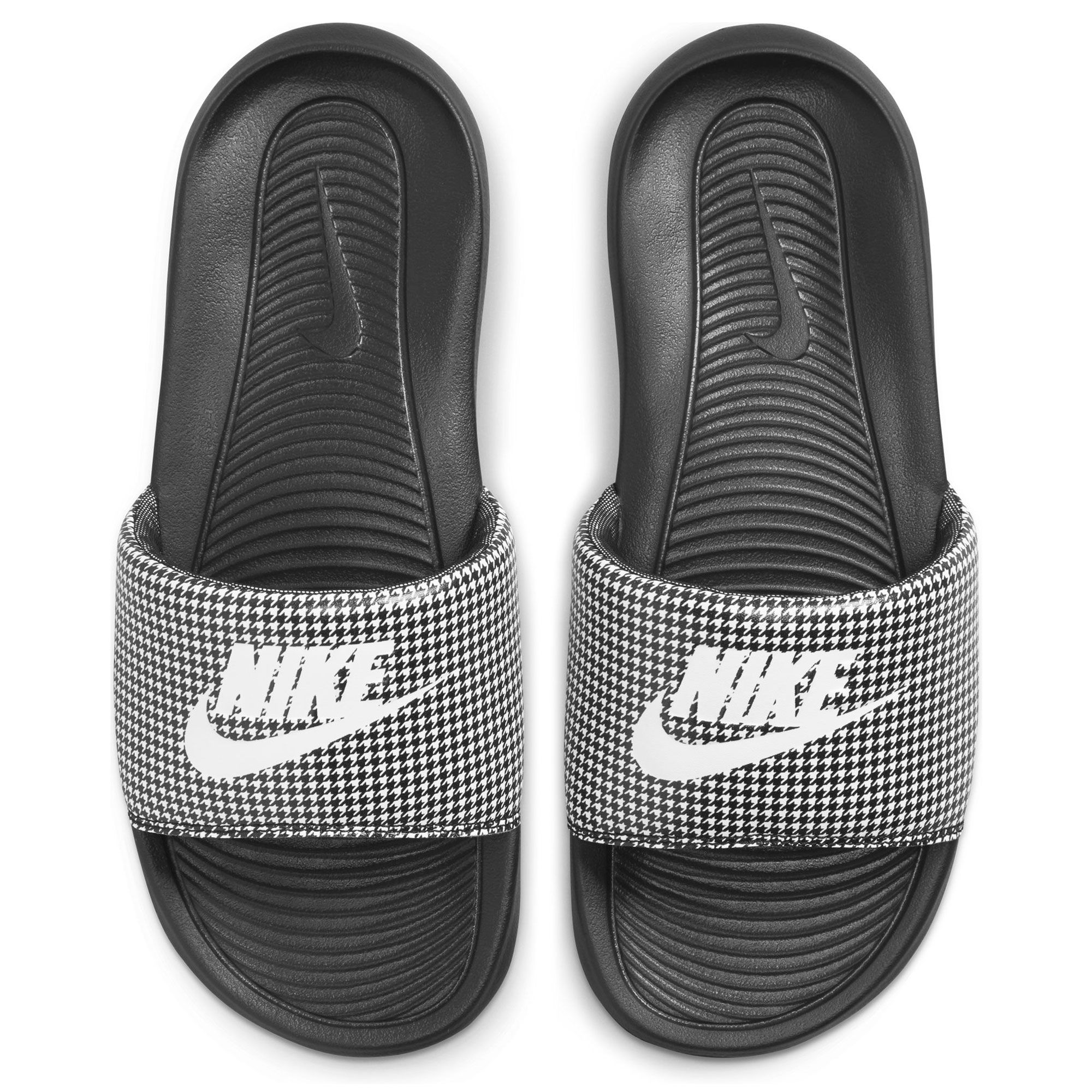 NIKE Victori One CN9676 009 - Shiekh