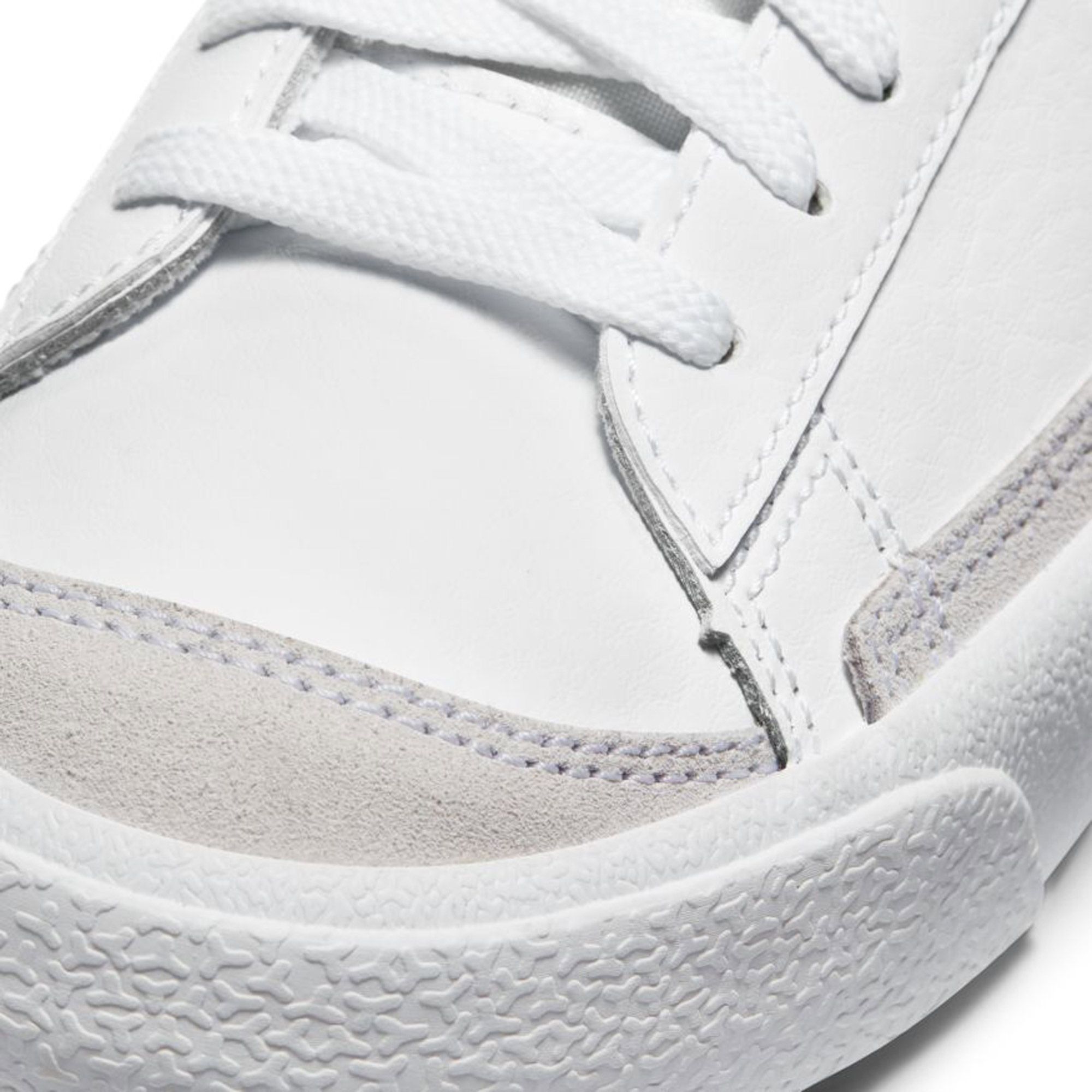NIKE BLAZER LOW 77 VINTAGE WHITE / NAVY DA4074 100 - Trees Sneaker