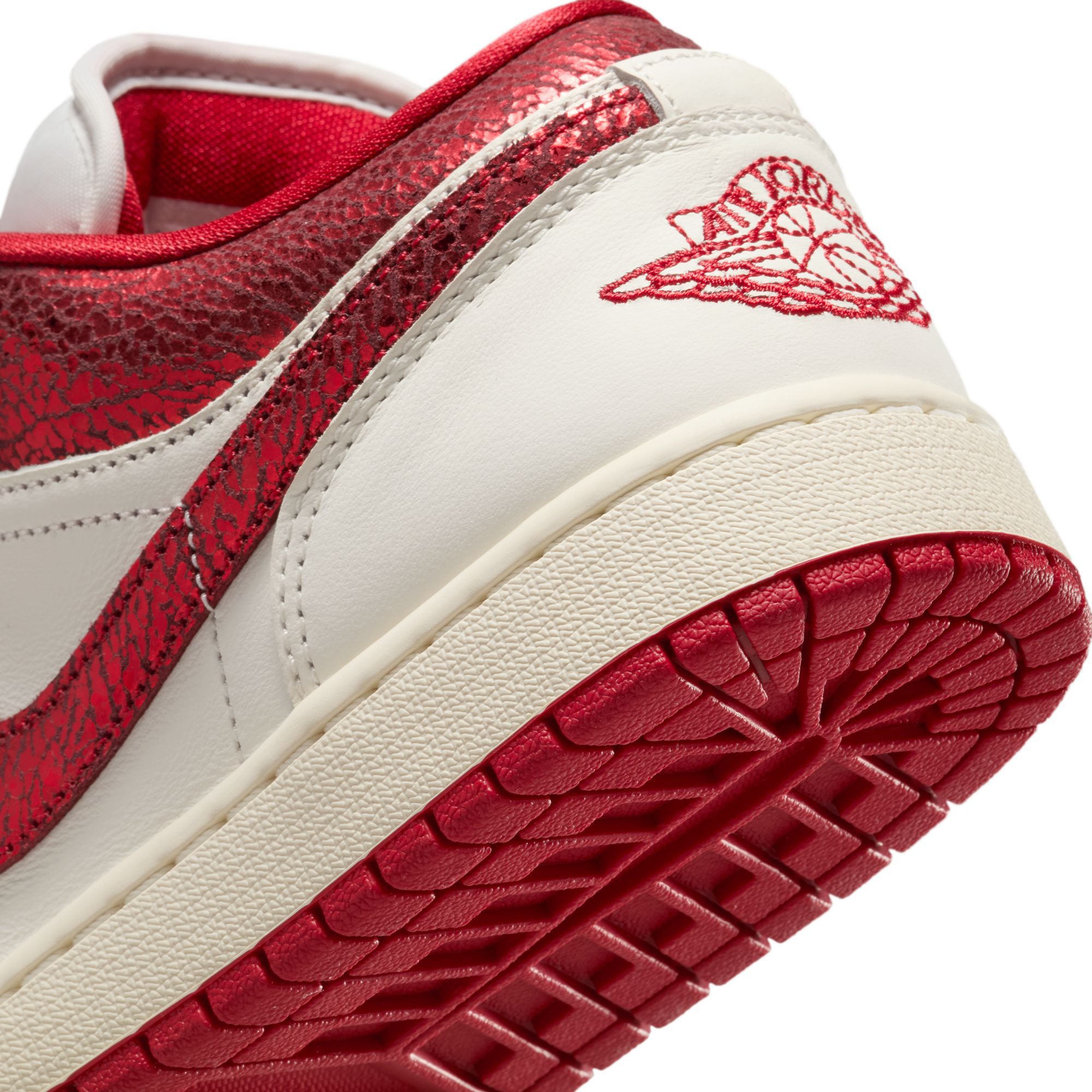 JORDAN Women's Air 1 Low SE HJ9338 106 - Shiekh