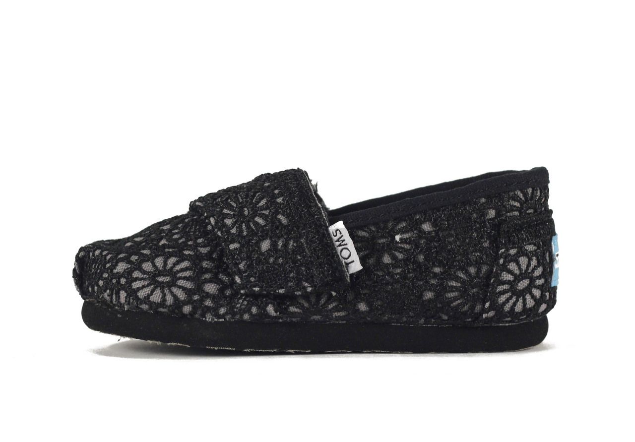 Toms black store crochet women's classics