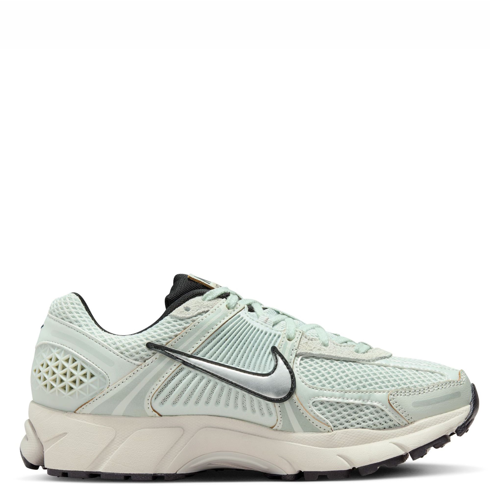 【Nike】★大人気★ Zoom Vomero 5 ★関税・送料無料★ Amazon.com | Nike Zoom Vomero 5 Men's Shoes (FJ4151-004