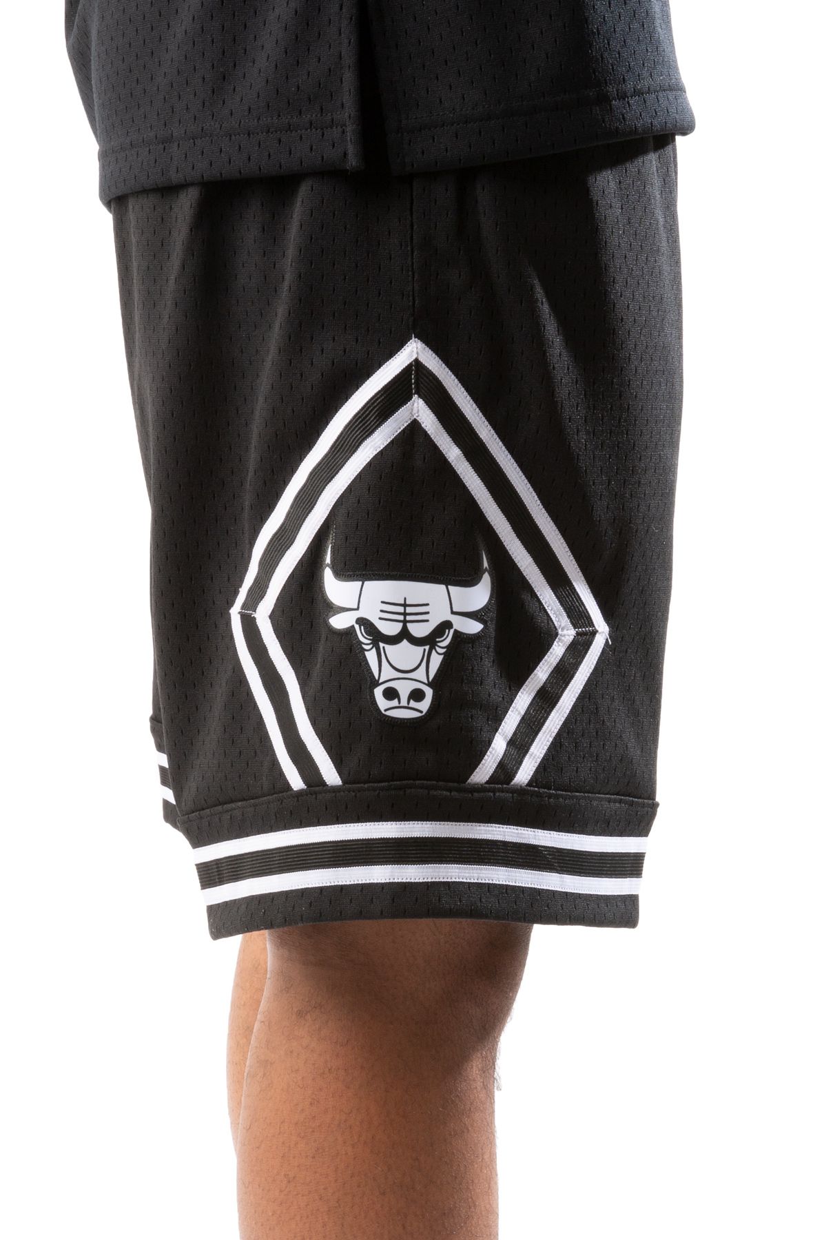 mitchell and ness bulls swingman shorts