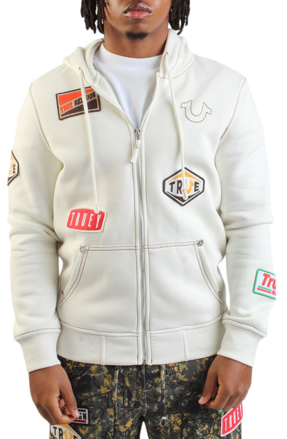 関税込【TRUE RELIGION】BIG T PATCHパッチチャック付きパーカー BIG T PATCH ZIP HOODIE - Rainy Day | True Religion