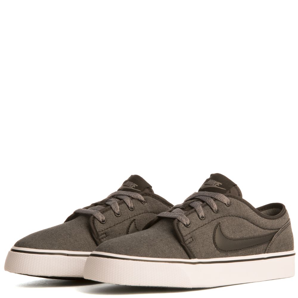 men's nike toki low