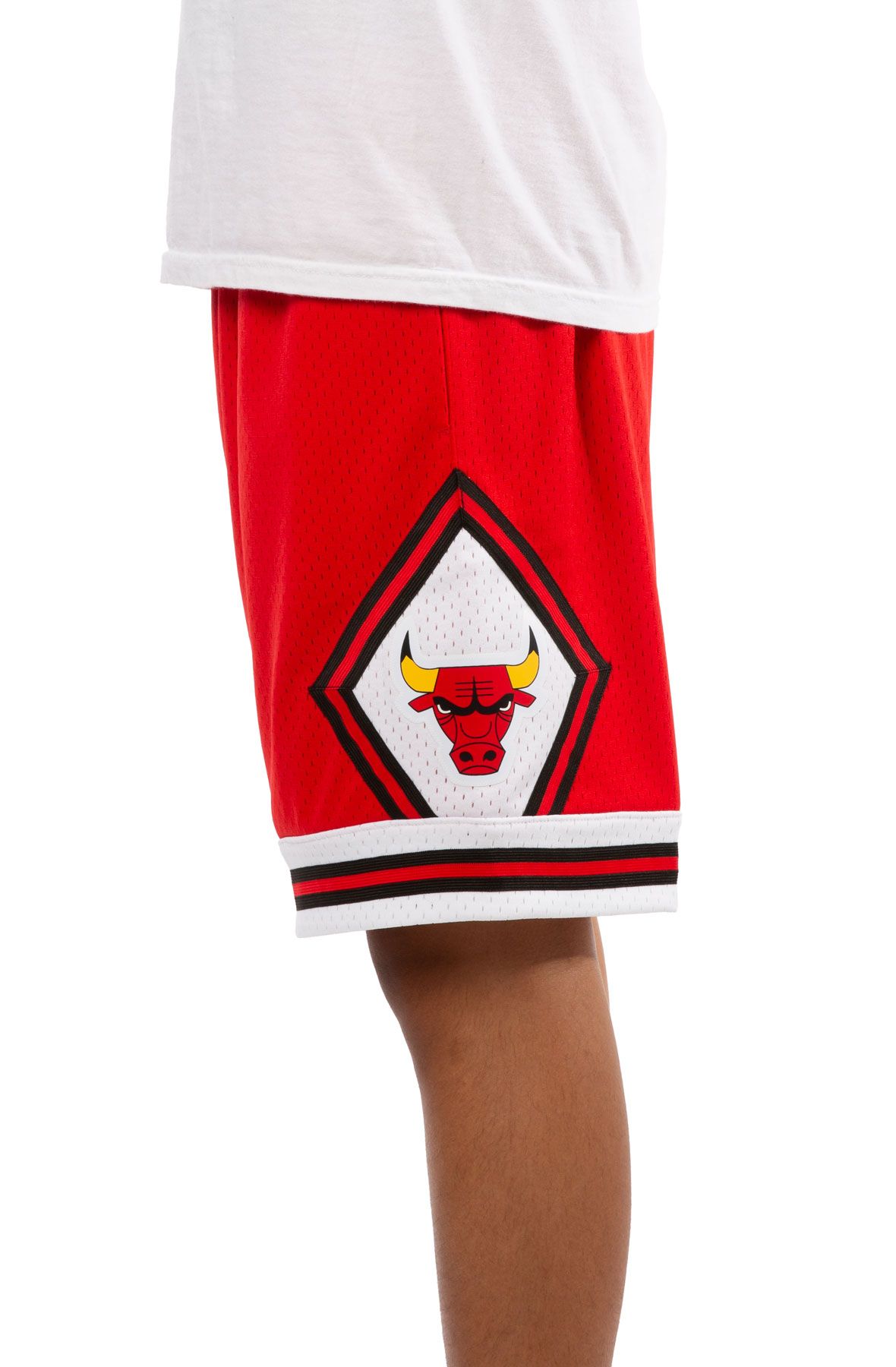 🏀 Get the NBA Swingman Shorts of the Chicago Bulls by Mitchell & Ness now!