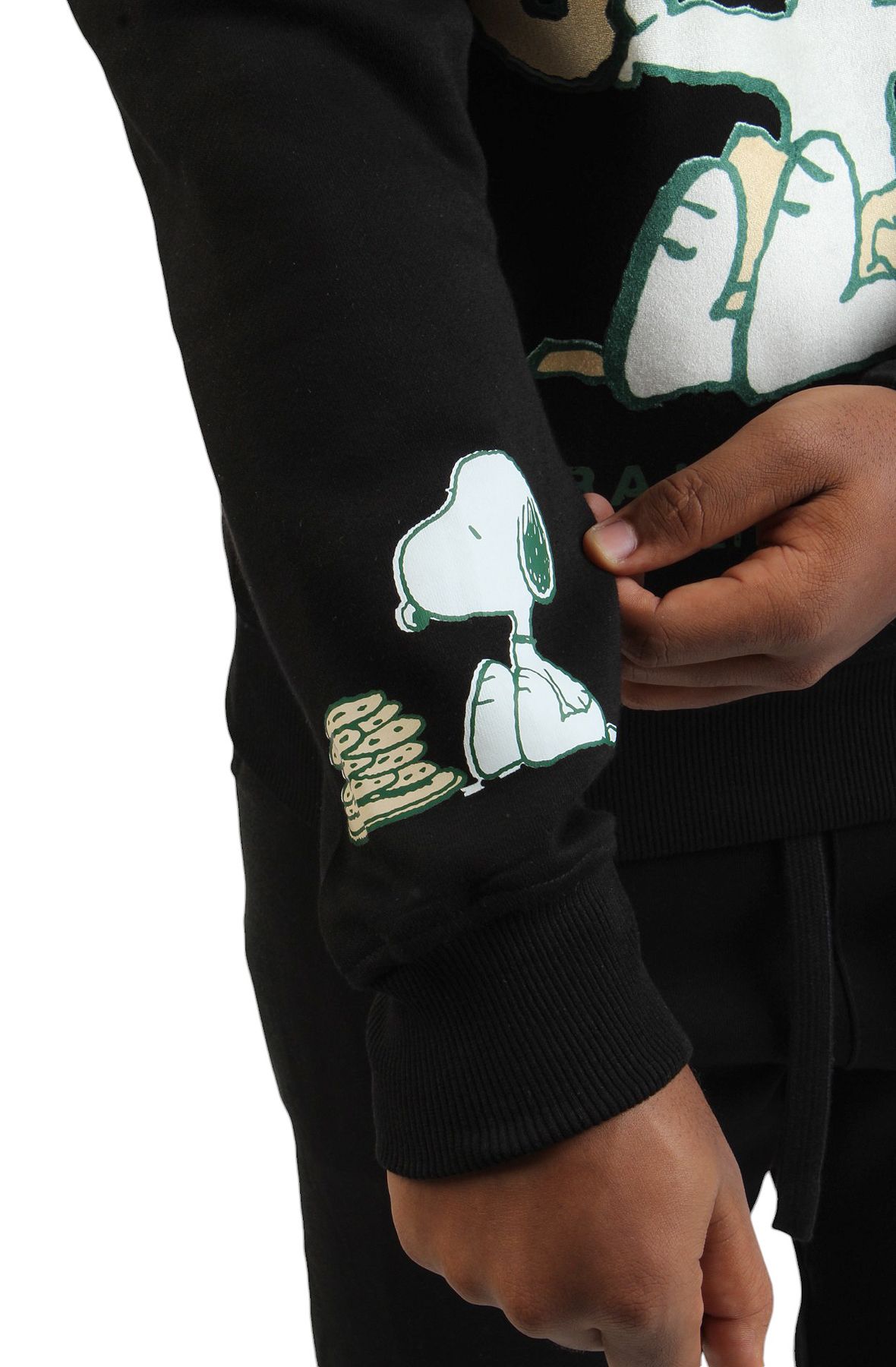 MAXIMA Peanuts Bakery and Cafe Crewneck PN50353-BLK - Shiekh MAXIMA Peanuts Bakery and Cafe Crewneck PN50353-BLK - Shiekh