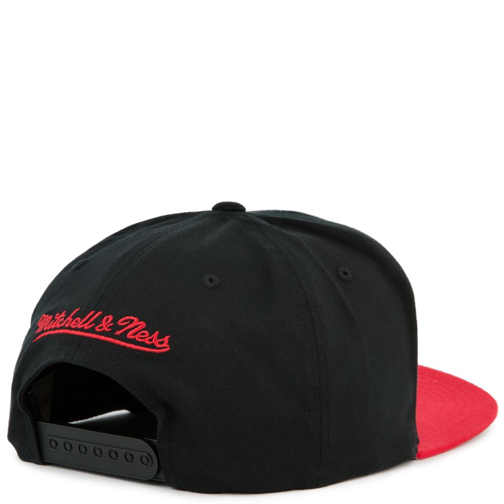 MITCHELL AND NESS BULLS TEAM 2 TONE SNAPBACK Black 6HSSMM18160-CBUBLCK ...